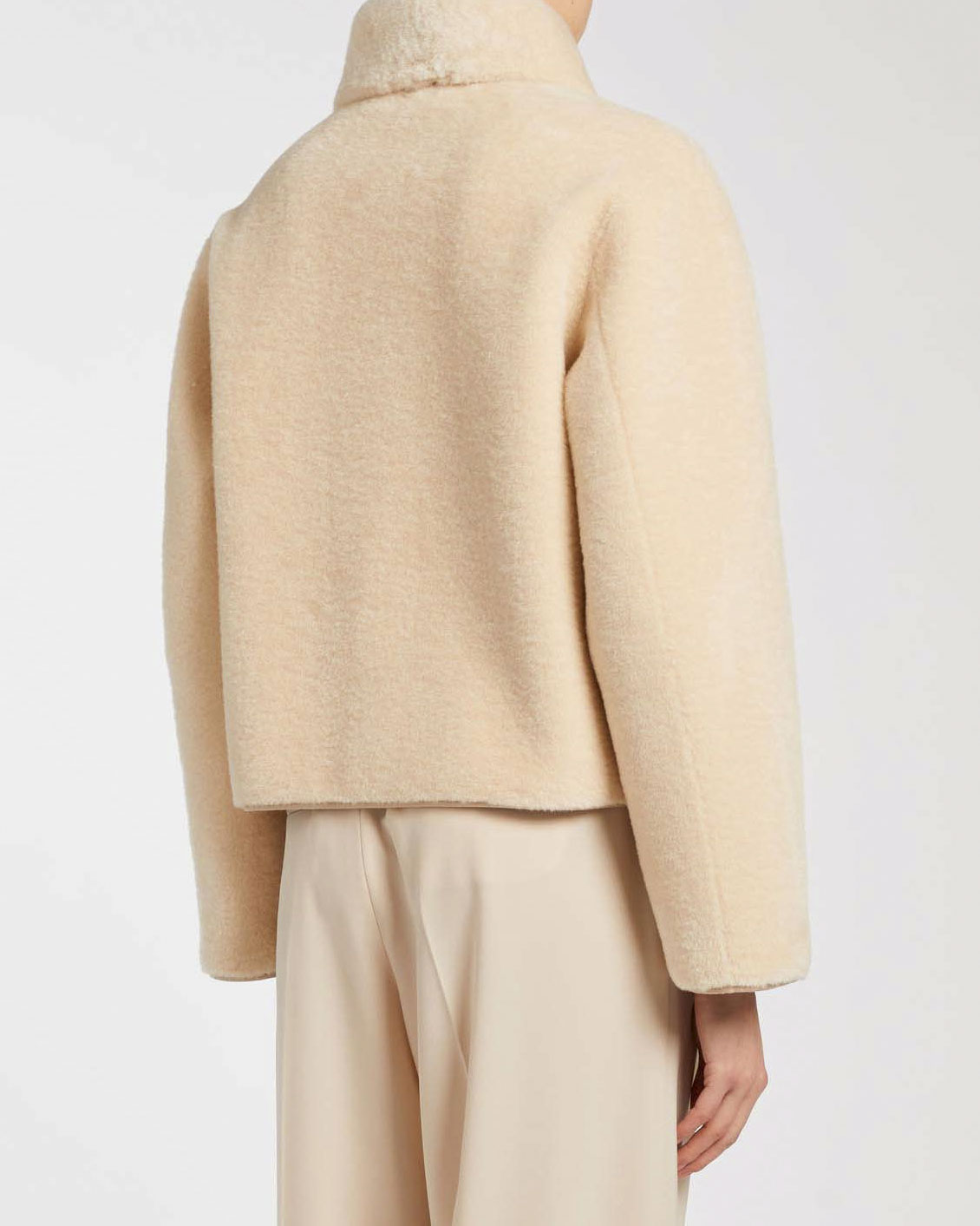 Giacca corta avorio Marella MONOCHROME in tessuto effetto furry con sciarpa abbinata