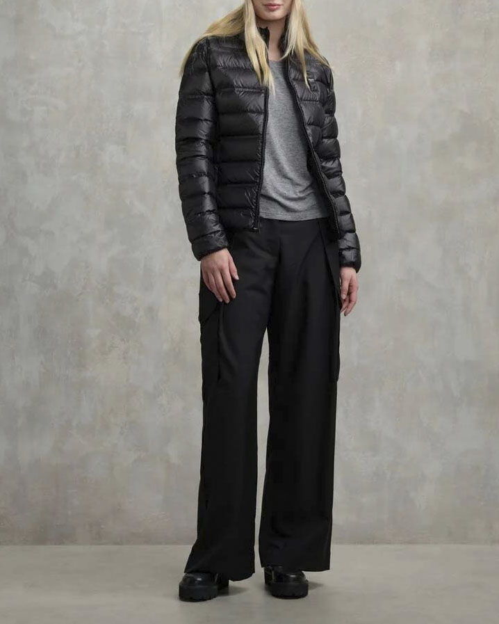 Piumino nero Blauer imbottito in piuma naturale dalla linea sfiancata con colletto in piedi image