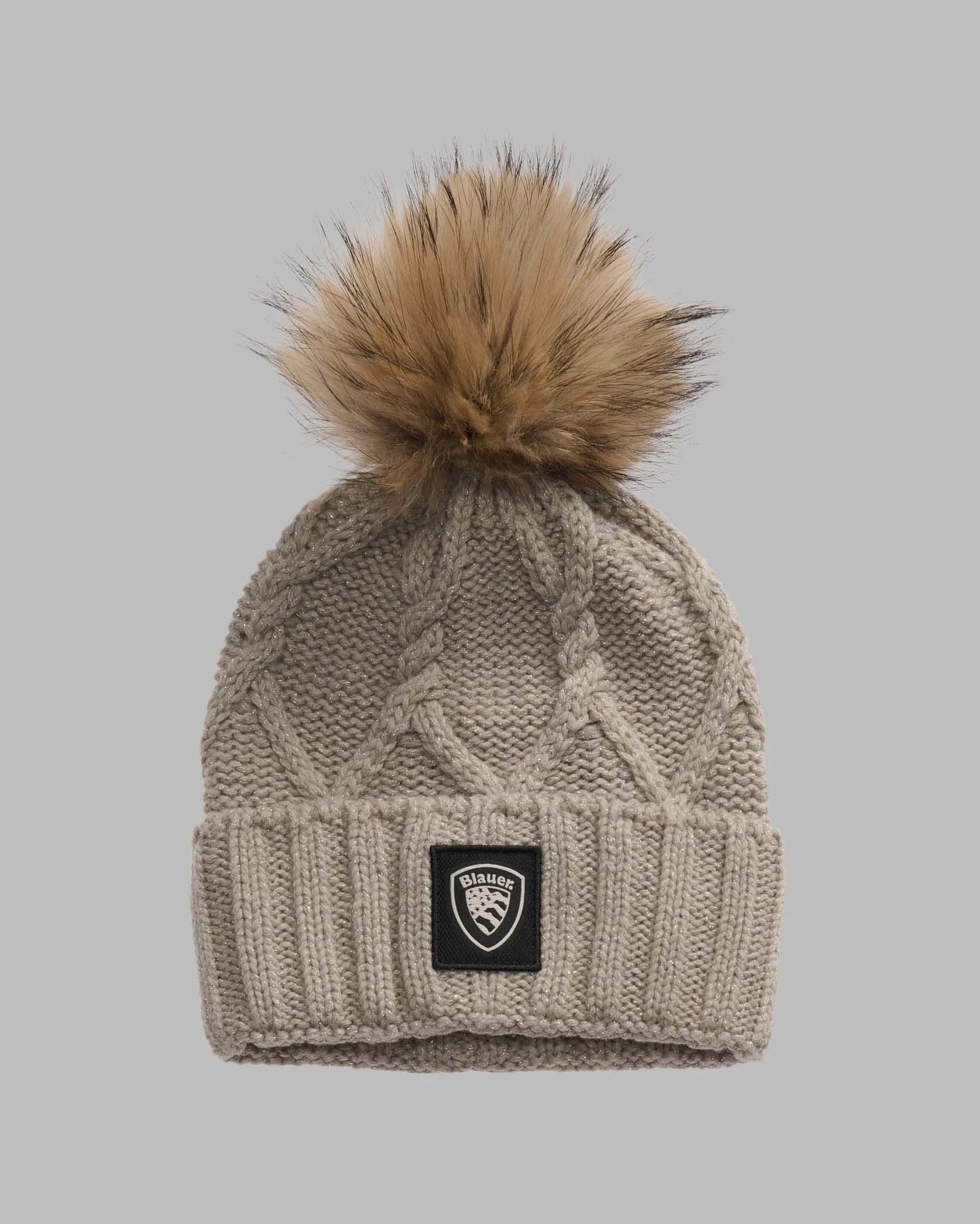 Berretto beige Blauer in misto viscosa a coste con inserti in lurex e pon pon in pelliccia