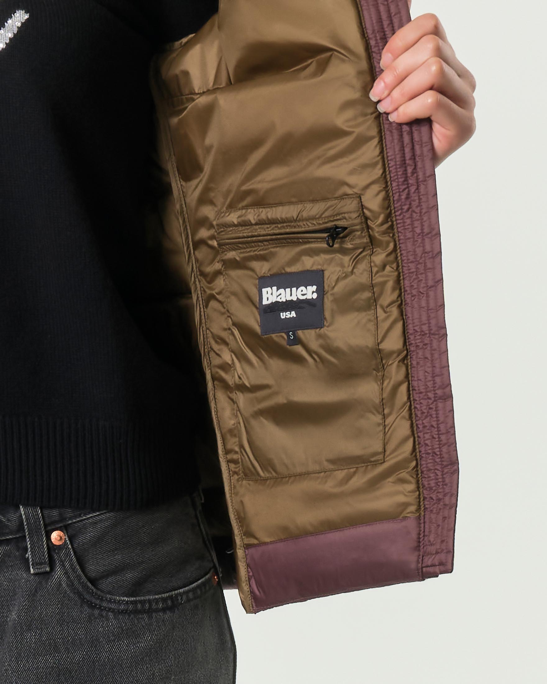 Piumino bordeaux modello Charme con imbottitura leggera in piuma d'oca e fodera color khaki image