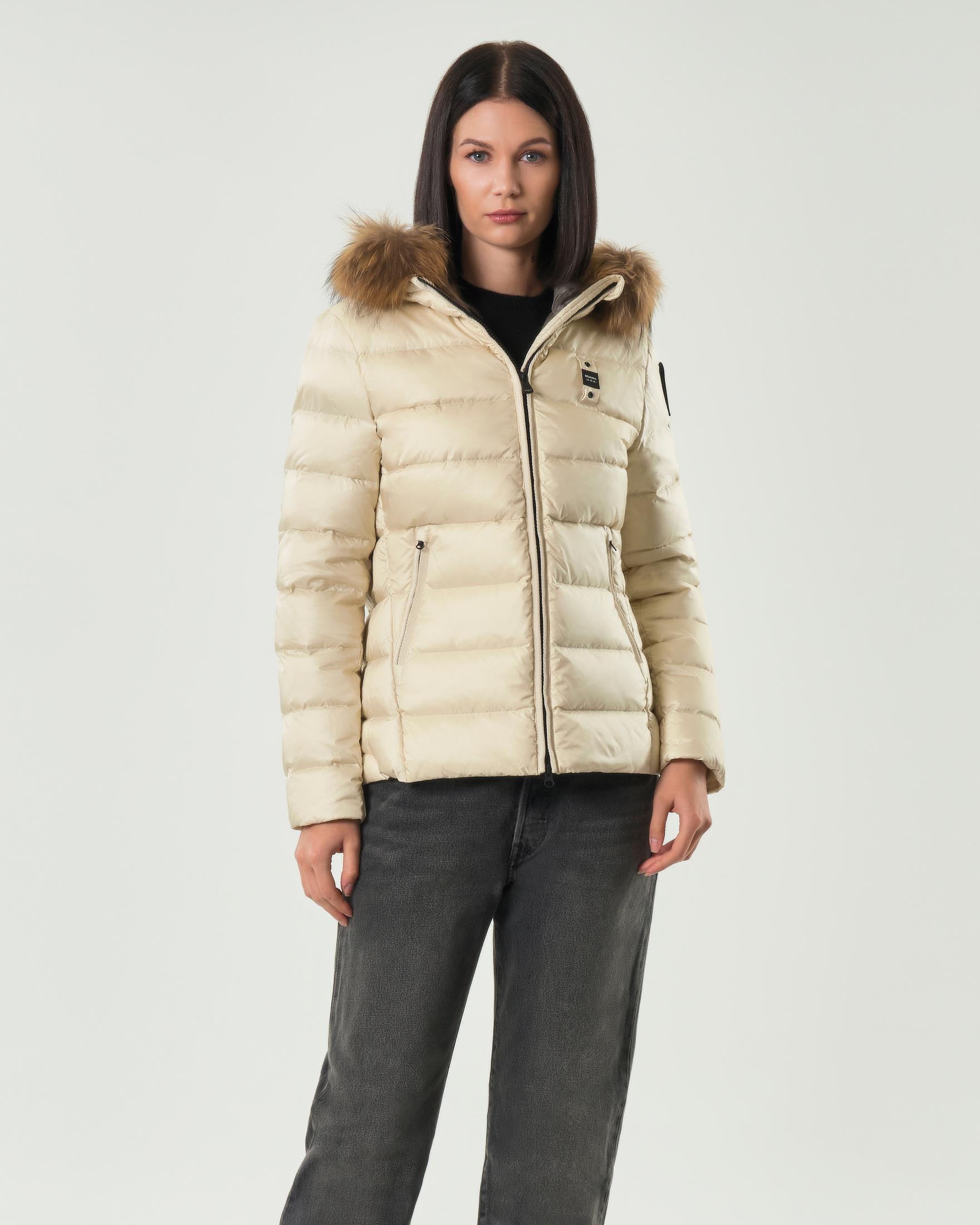 Piumino color avorio Blauer imbottito in piuma naturale con fodera grigia e cappuccio con pelliccia