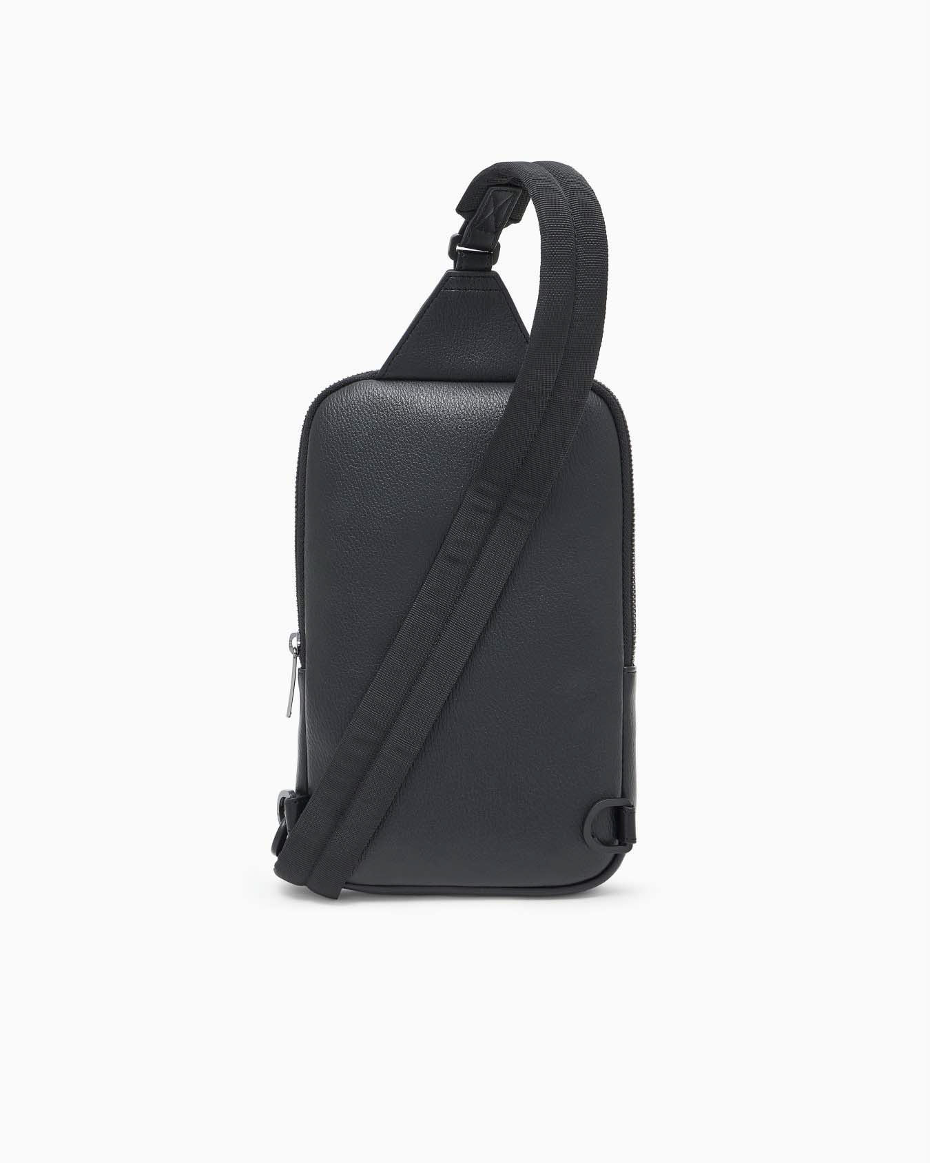 Borsa a tracolla Armani Exchange nera in similpelle con logo applicato frontalmente image