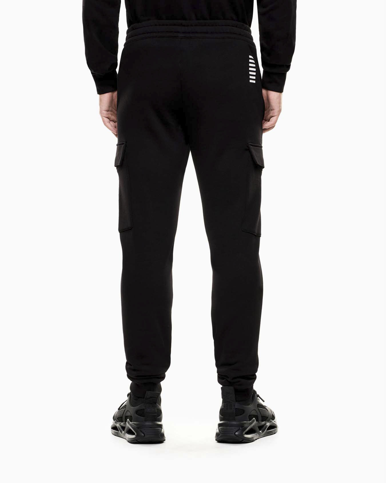Pantaloni cargo EA7 neri in misto cotone con logo stampato image