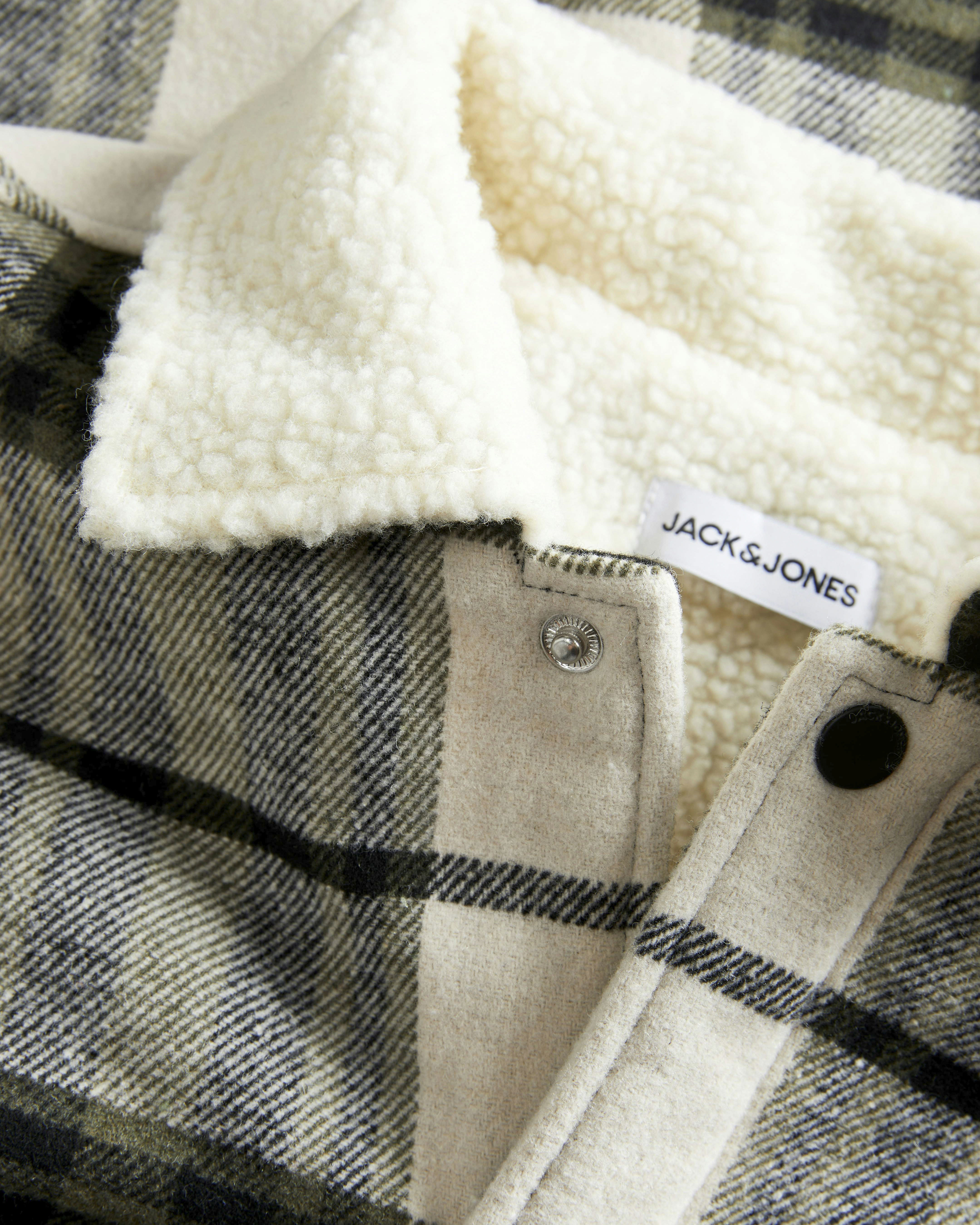 Overshirt Jack & Jones verde militare e panna con motivo check e collo in sherpa image