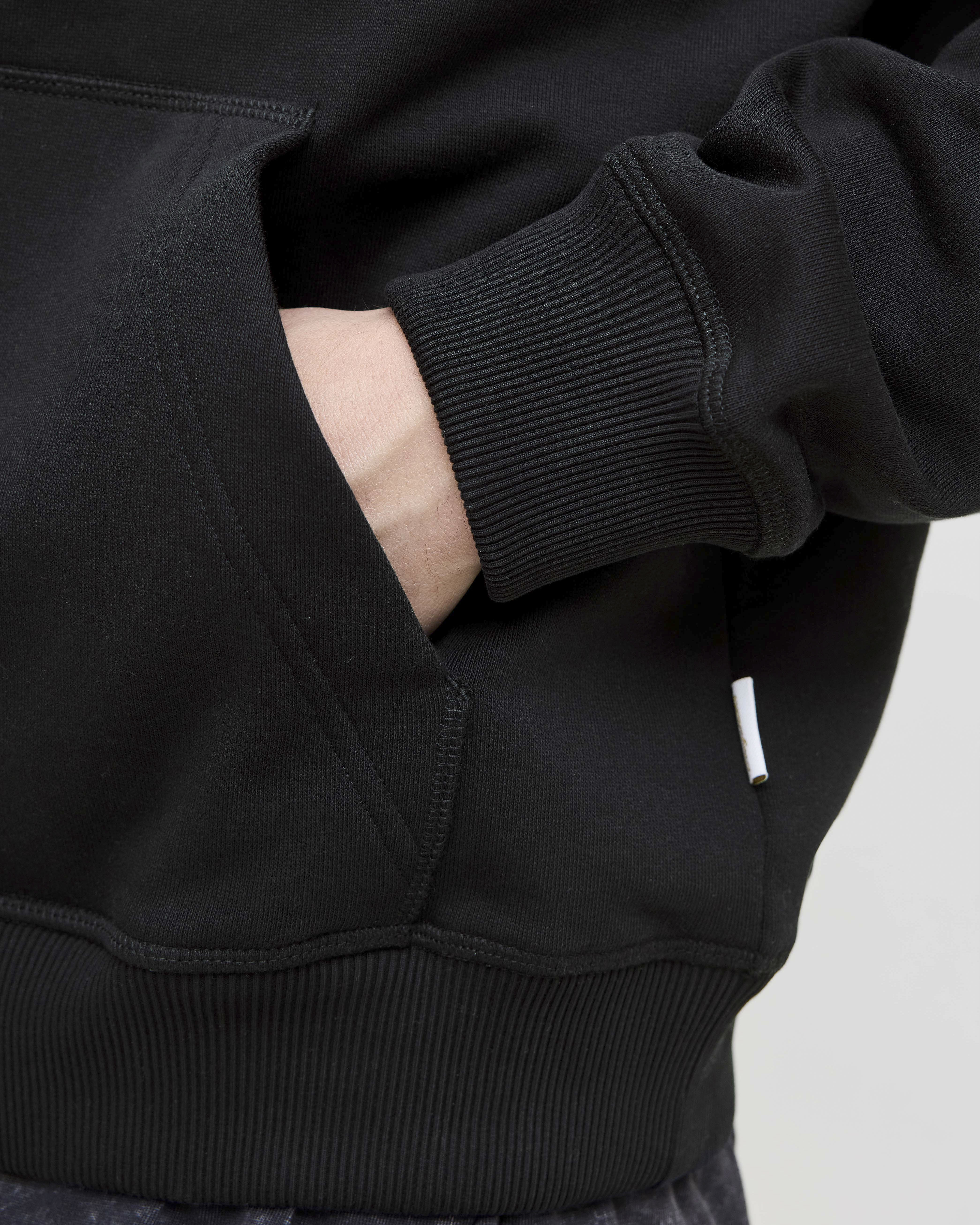 Felpa con cappuccio Jack & Jones nera in misto cotone con logo ricamato frontale image