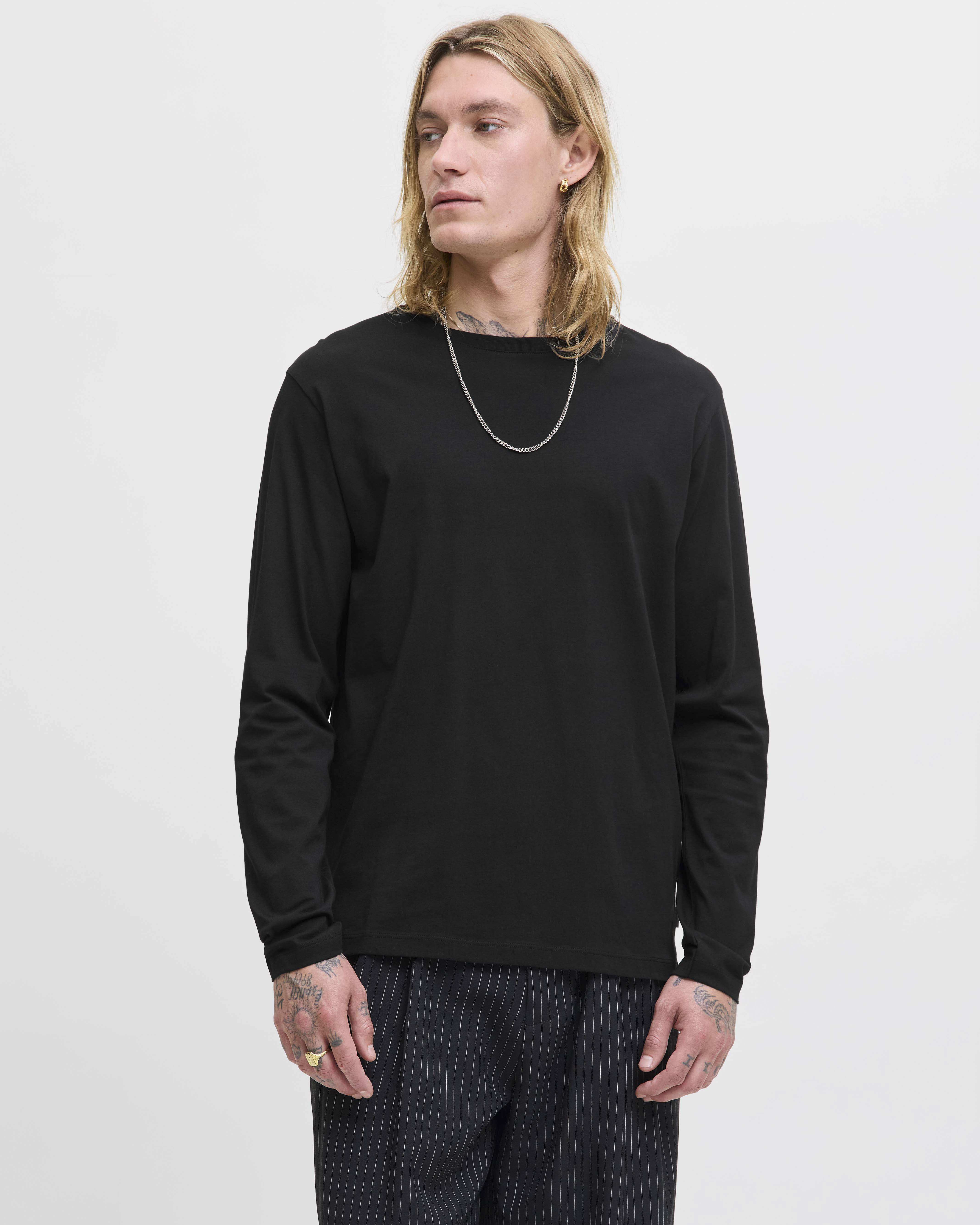 T-shirt manica lunga nera in cotone con etichetta logo applicata