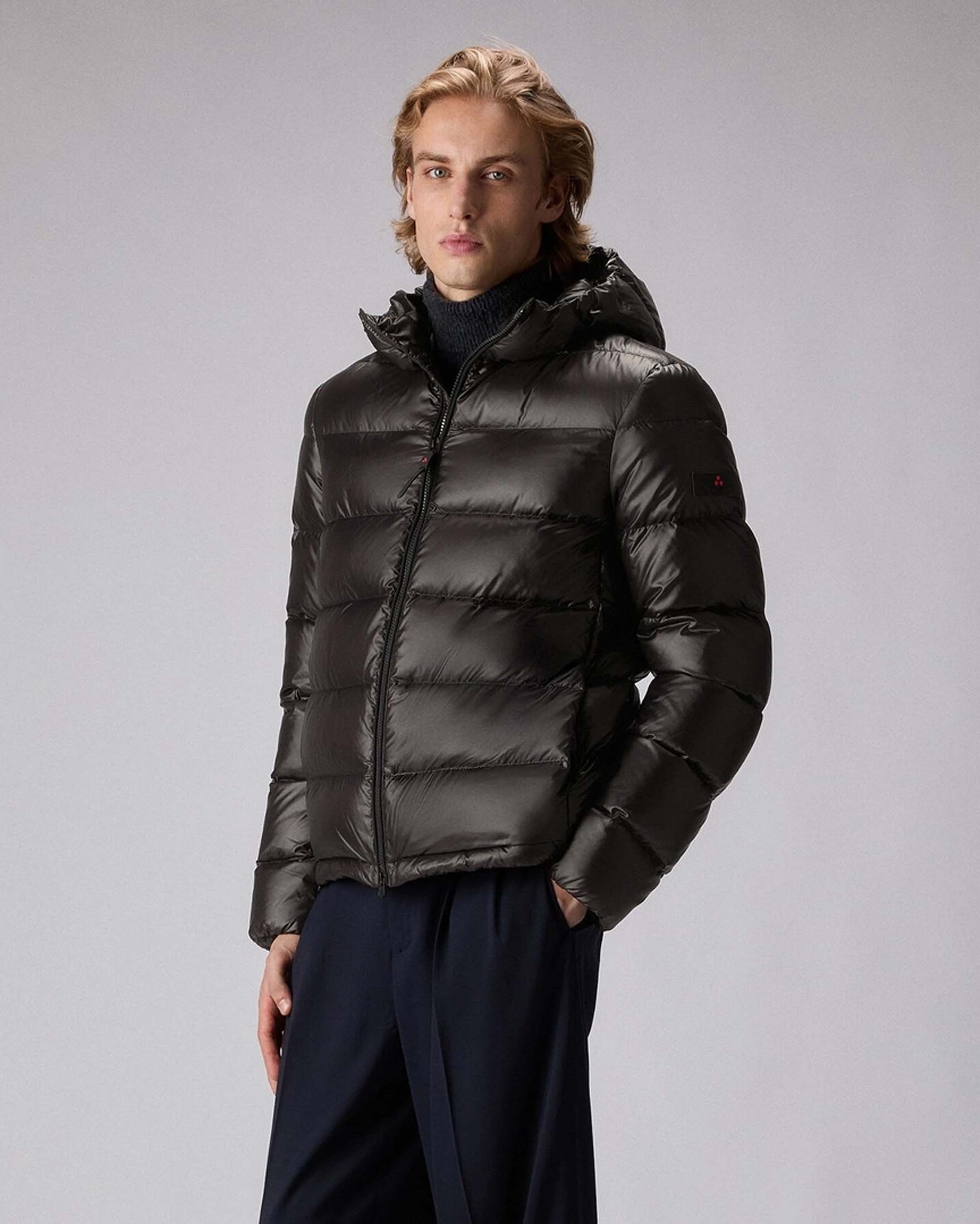 Piumino Honova Peuterey nero in nylon ultra leggero e lucido con cappuccio fisso