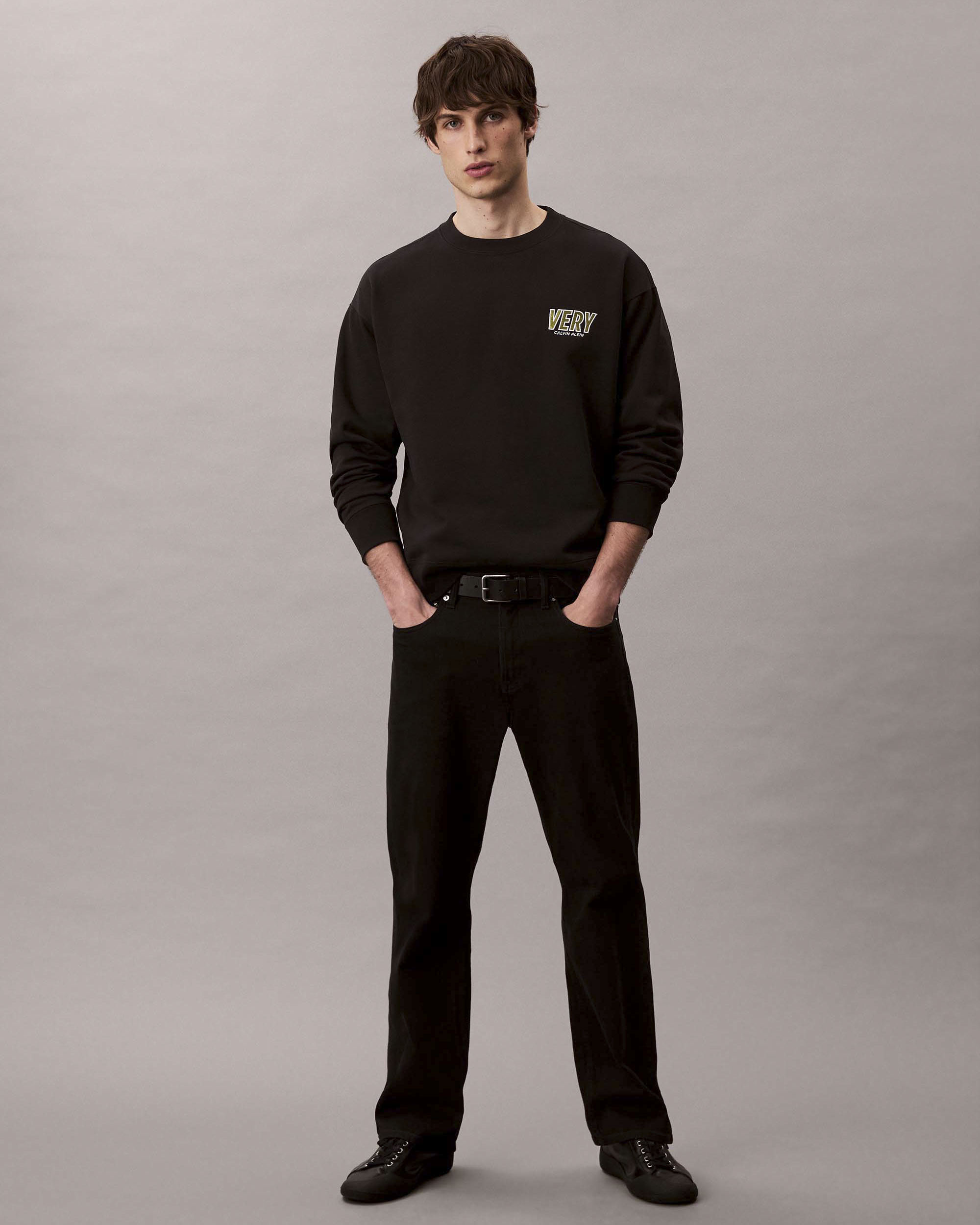 Felpa girocollo relaxed-fit Calvin Klein Jeans nera in cotone con ricamo Very e logo al petto