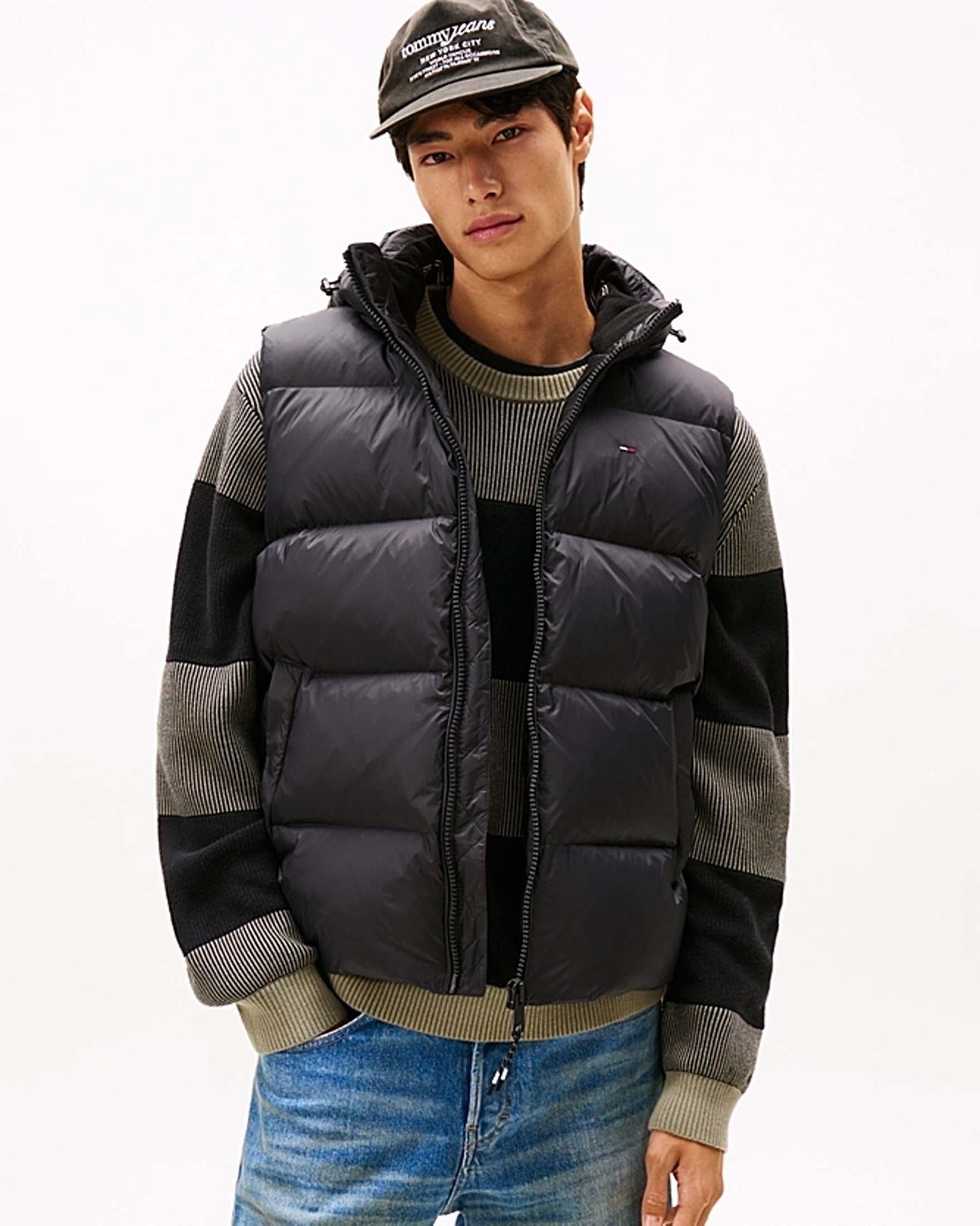 Piumino gilet Tommy Jeans nero in nylon imbottito in piuma con cappuccio estraibile