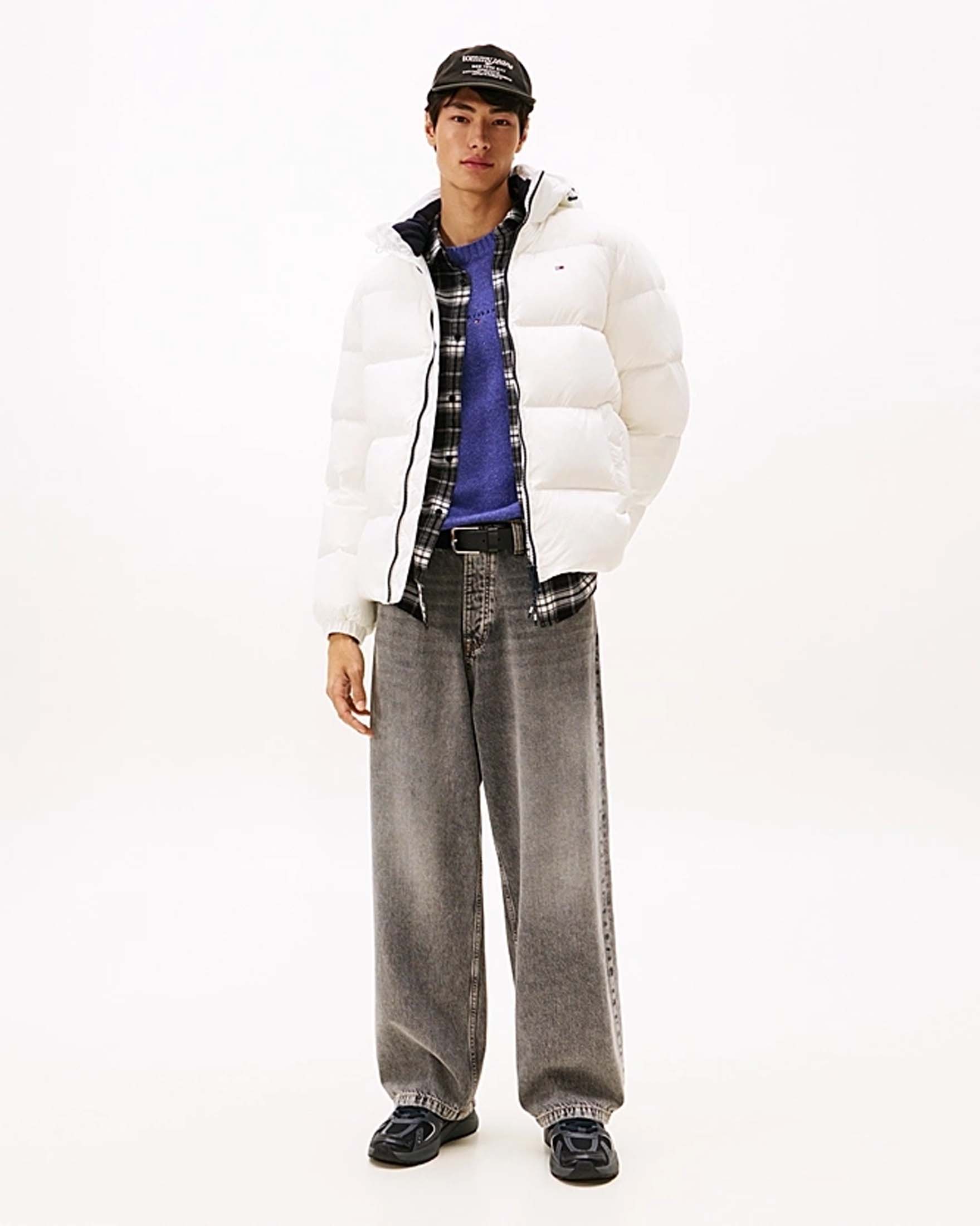 Piumino Tommy Jeans bianco in nylon imbottito in piuma con cappuccio staccabile