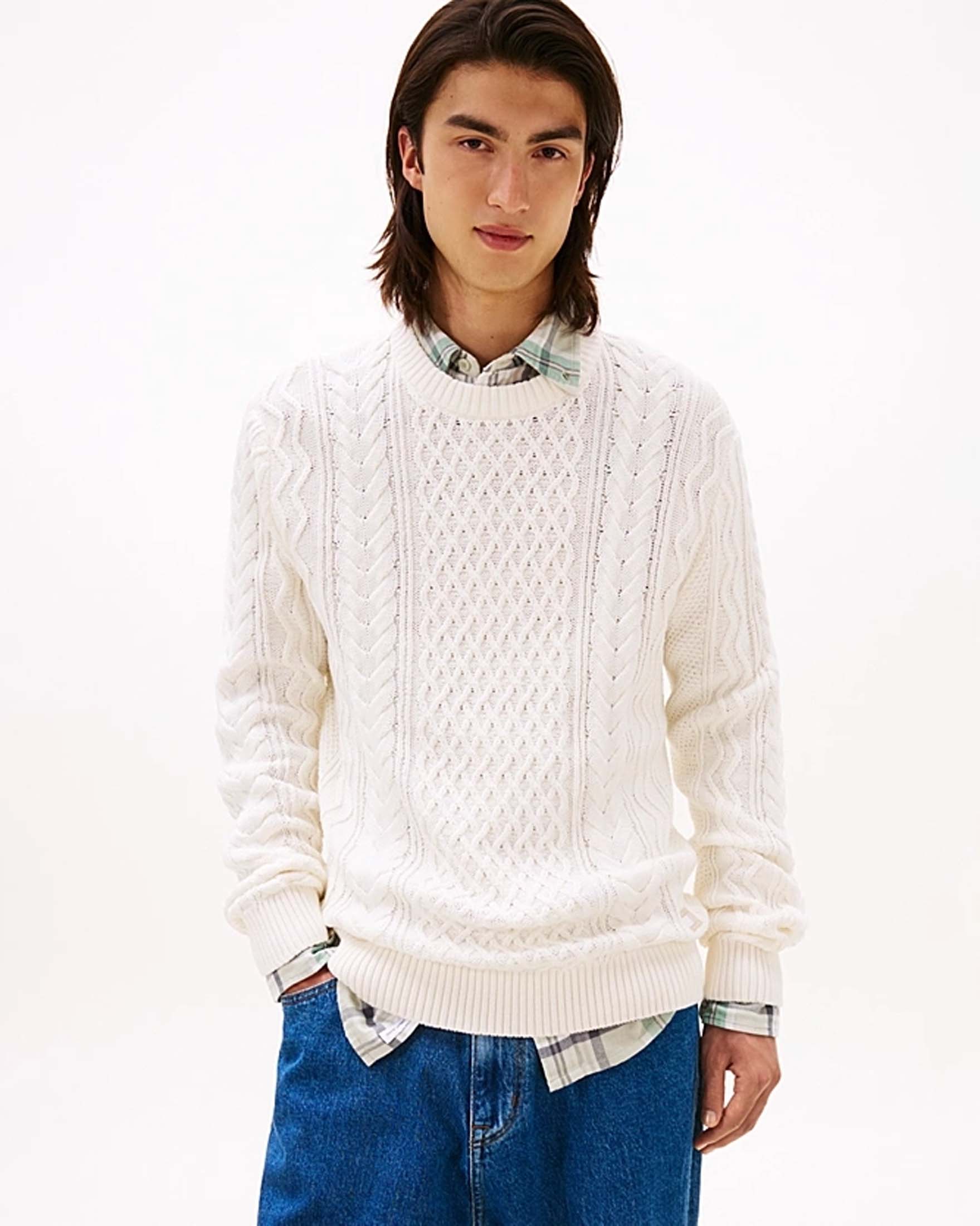 Maglione girocollo Tommy Jeans bianco in puro cotone lavorato a trecce image