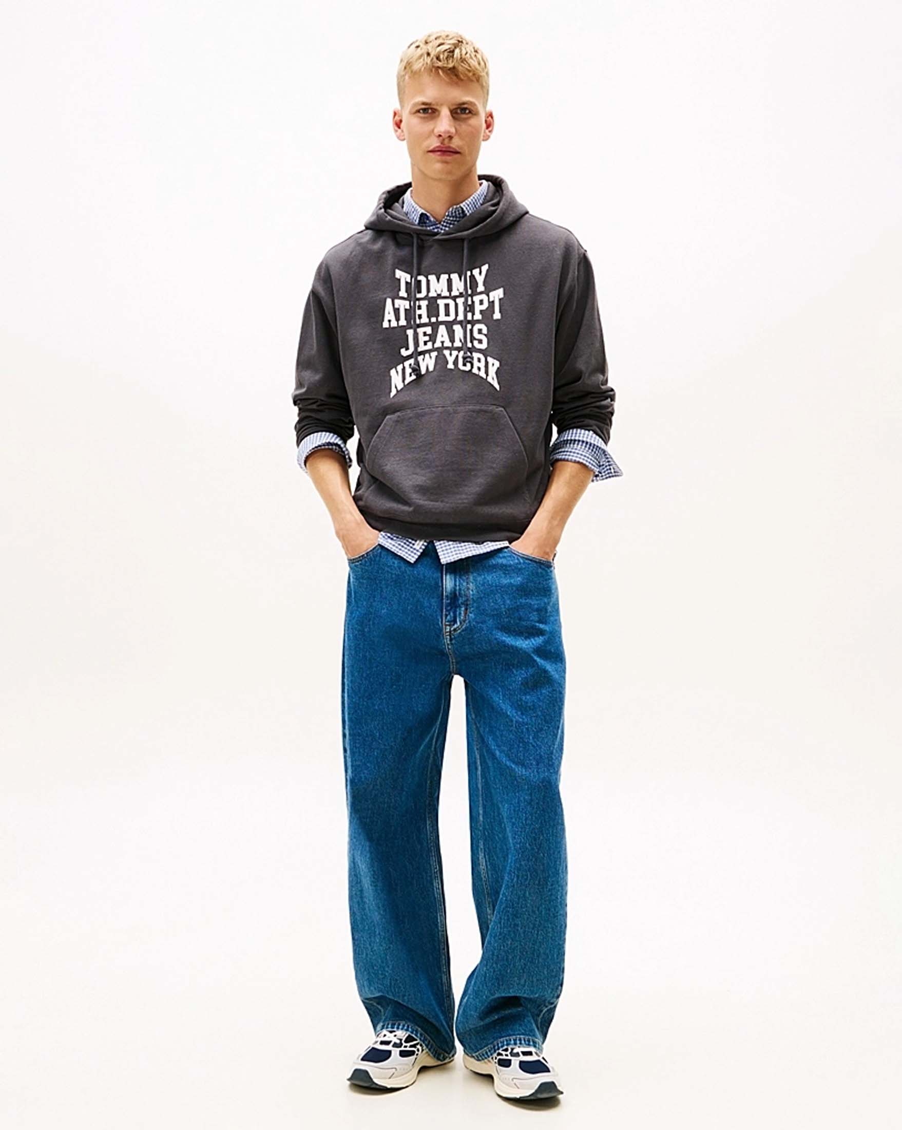 Felpa Tommy Jeans grigia con cappuccio e scritta logo