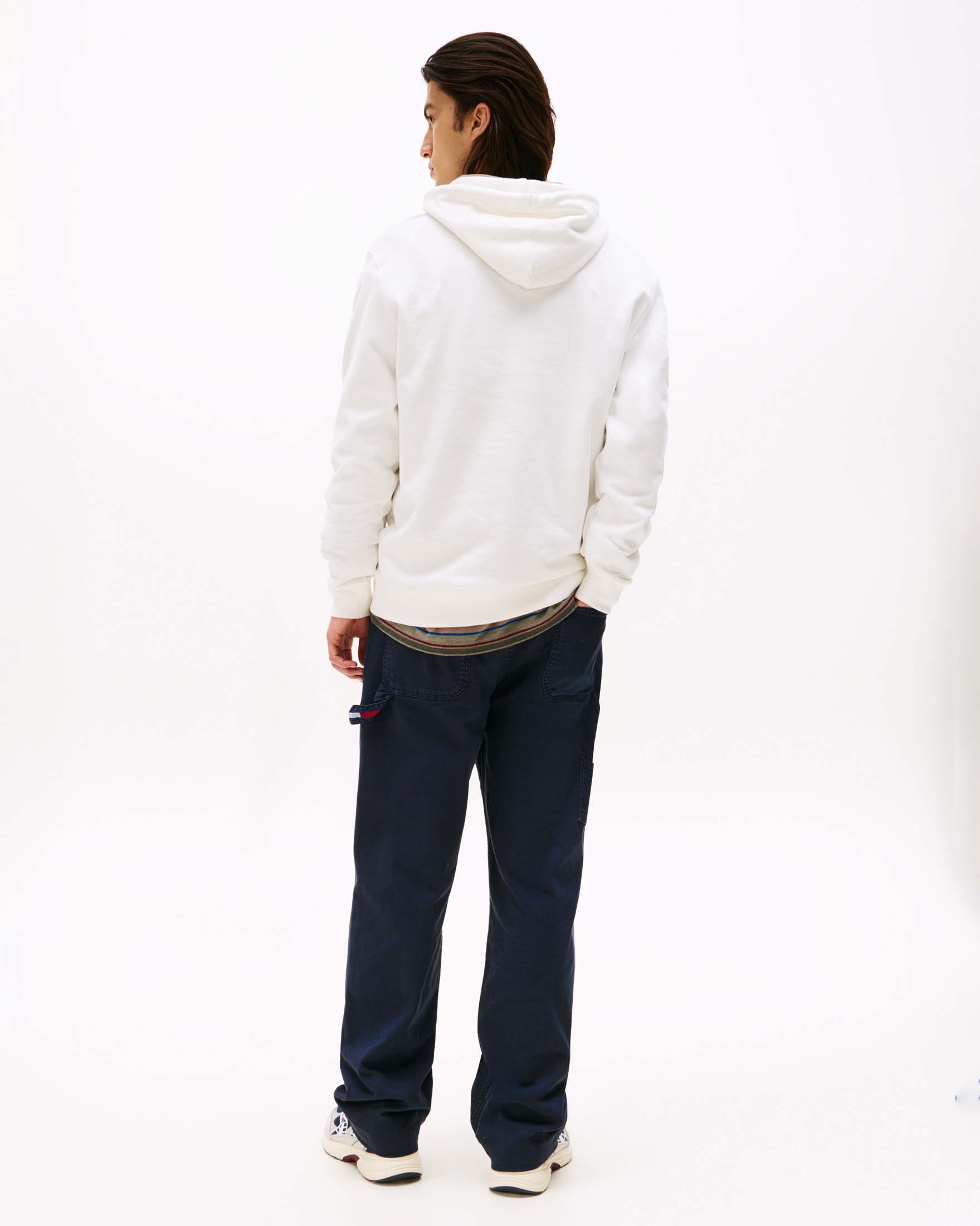 Felpa Tommy Jeans bianca con cappuccio e scritta logo stampata image