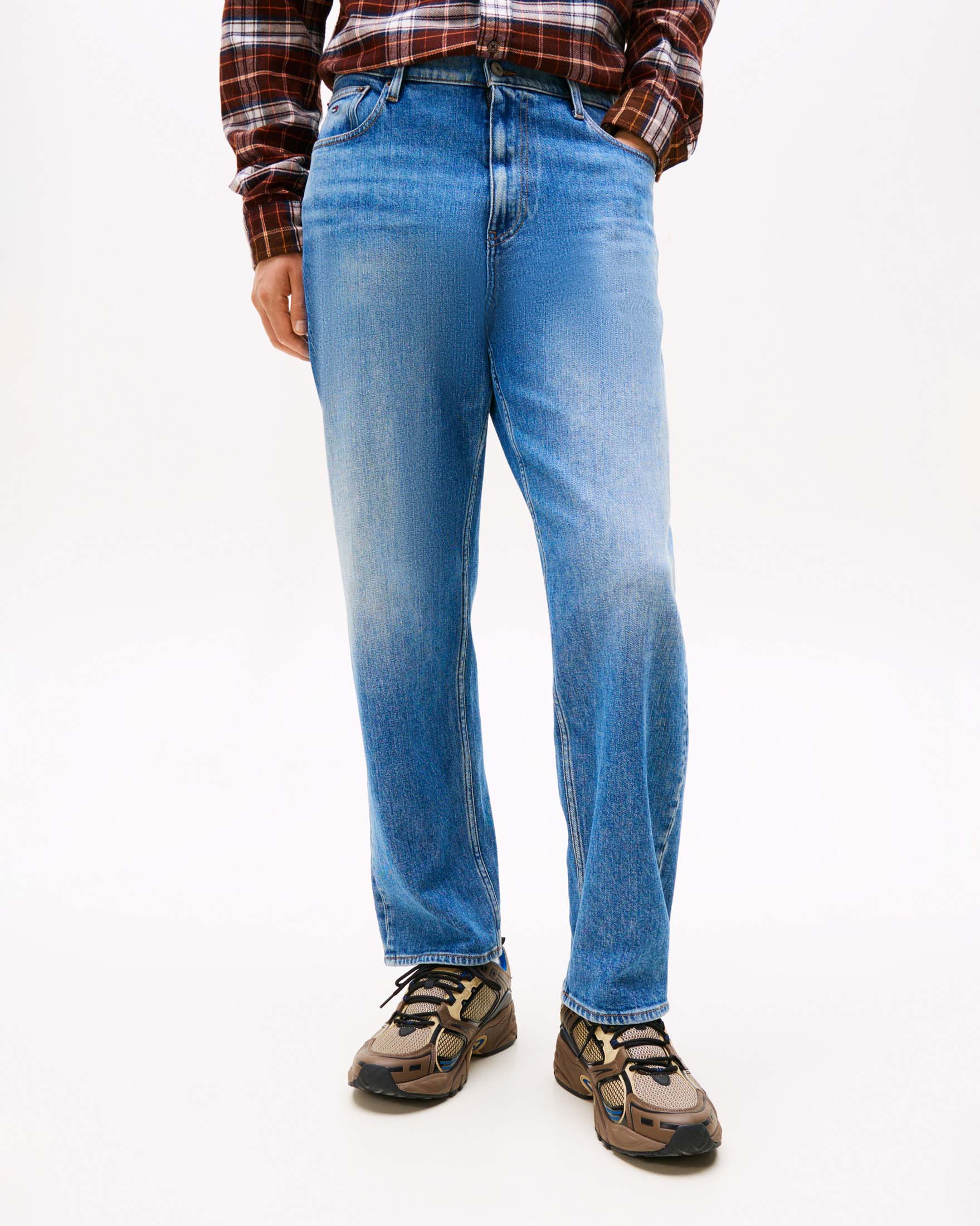 Dad jeans in cotone stretch lavaggio chiaro super stone washed con baffature image