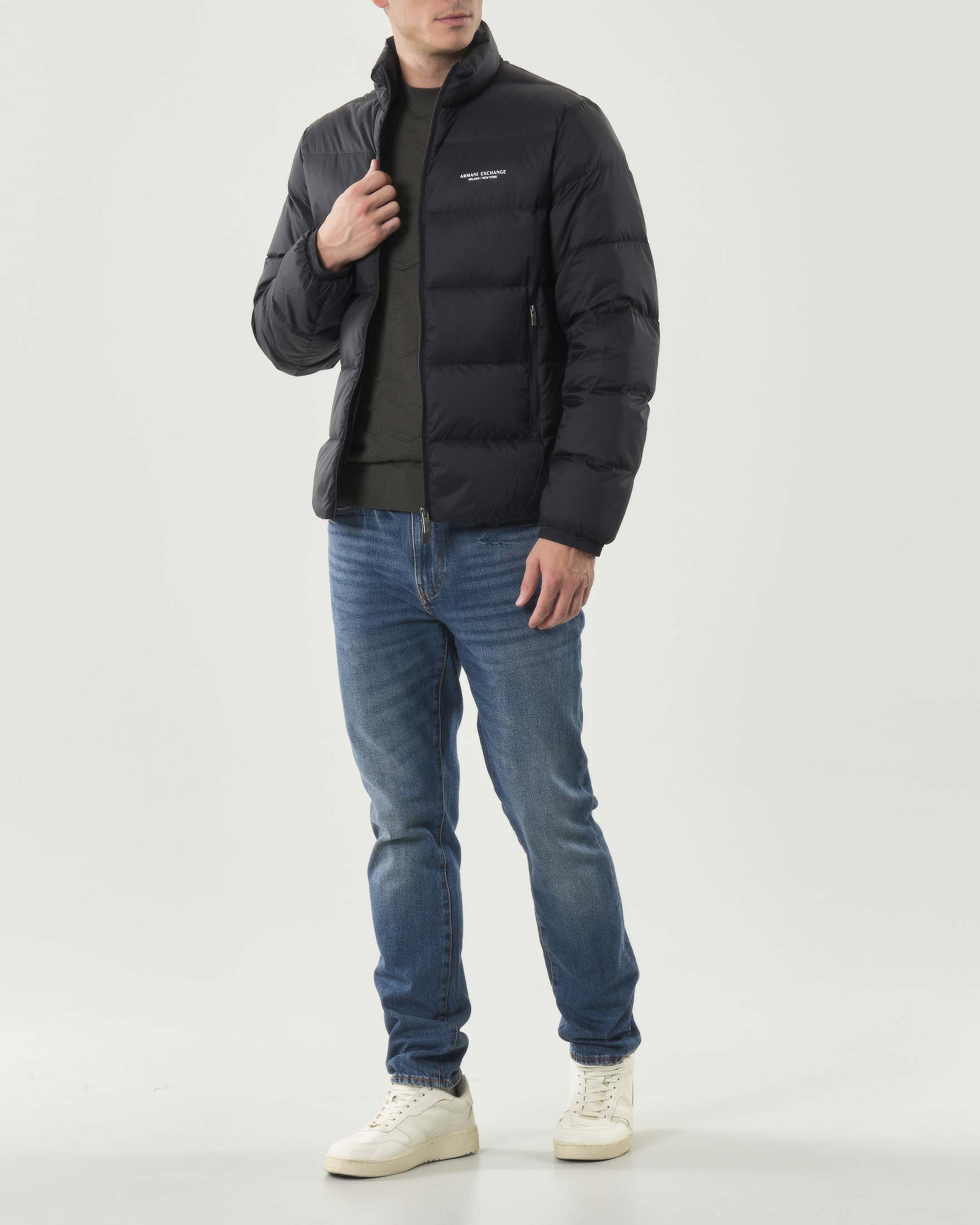 Piumino Armani Exchange nero con logo piccolo stampato