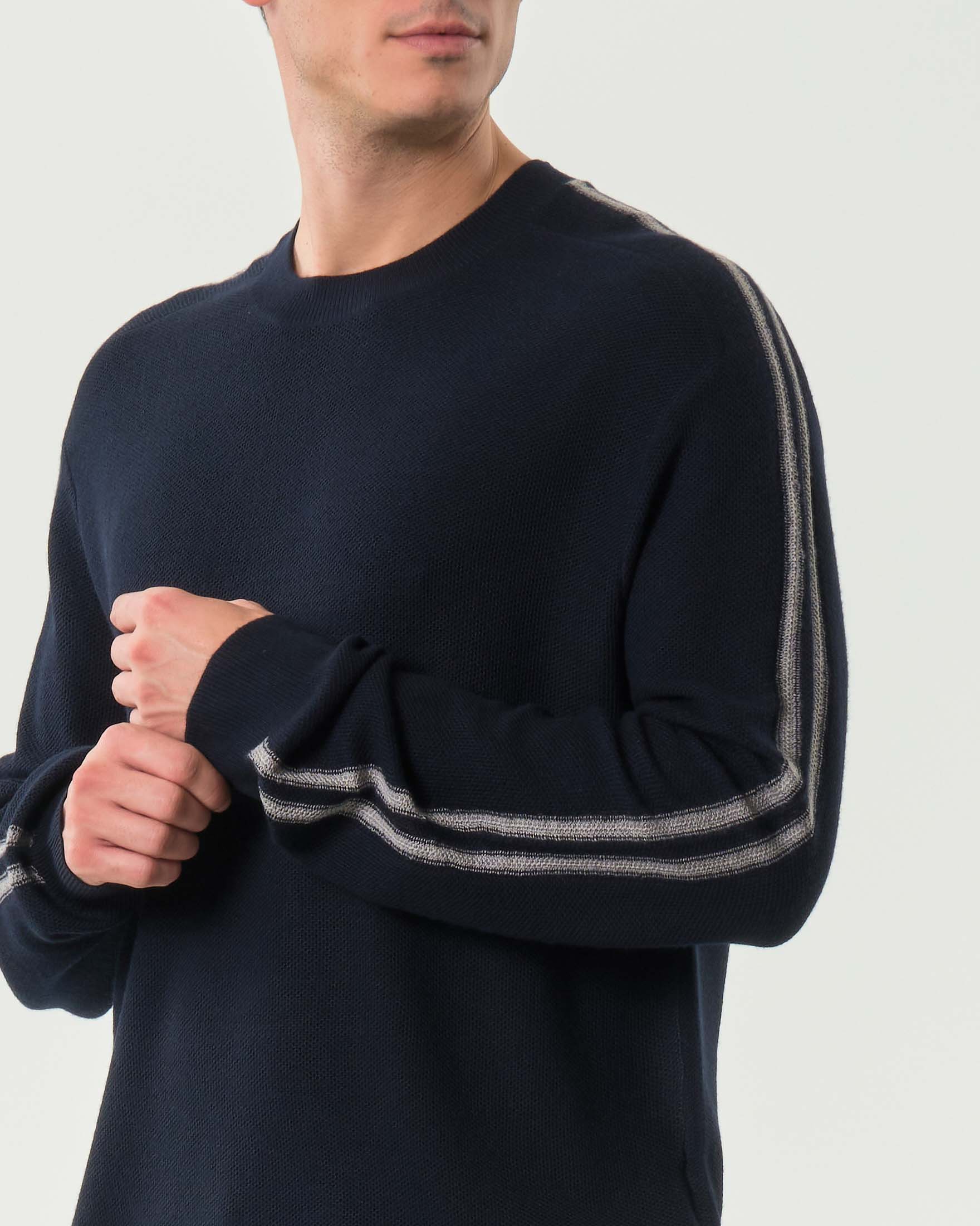 Maglia girocollo Armani Exchange blu in misto lana con bande in contrasto image