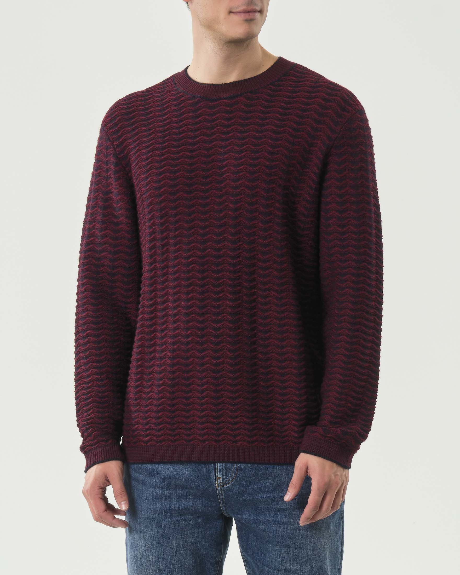 Maglia girocollo Armani Exchange in misto lana ad onde bordeaux e blu vanisè