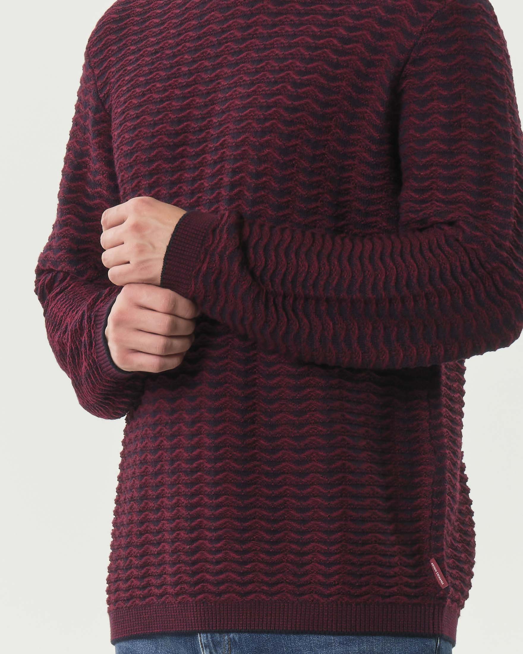 Maglia girocollo Armani Exchange in misto lana ad onde bordeaux e blu vanisè image