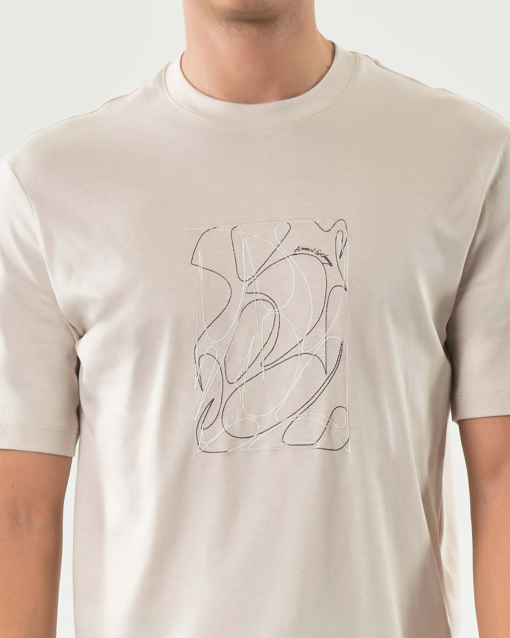 T-shirt mezza manica Armani Exchange gesso in cotone con ricamo astratto frontale