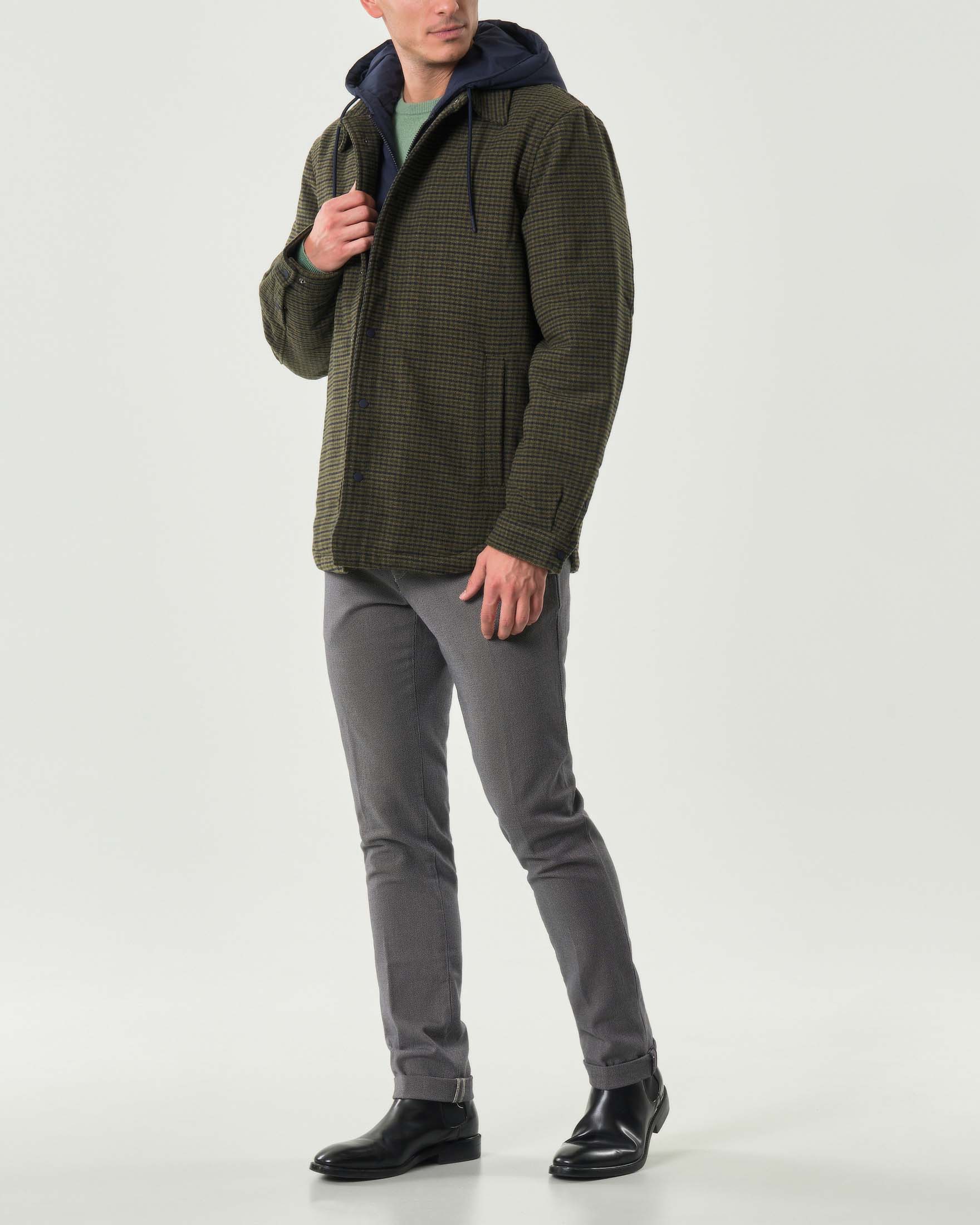 Giubbino in misto lana micro pied de poule verde militare e blu con davantino e cappuccio staccabili