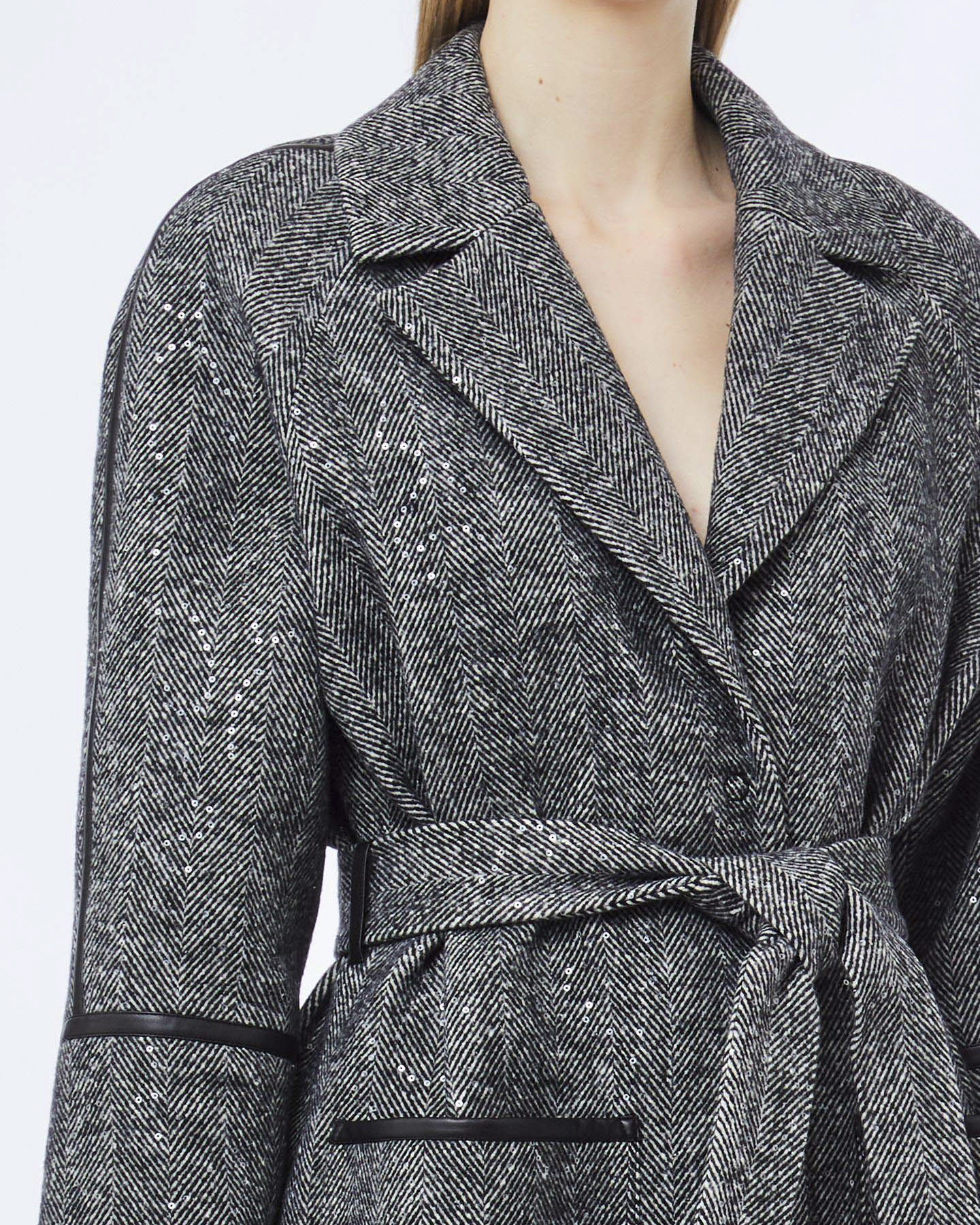 Cappotto Liu Jo nero in misto lana con motivo spigato e dettagli in eco pelle image