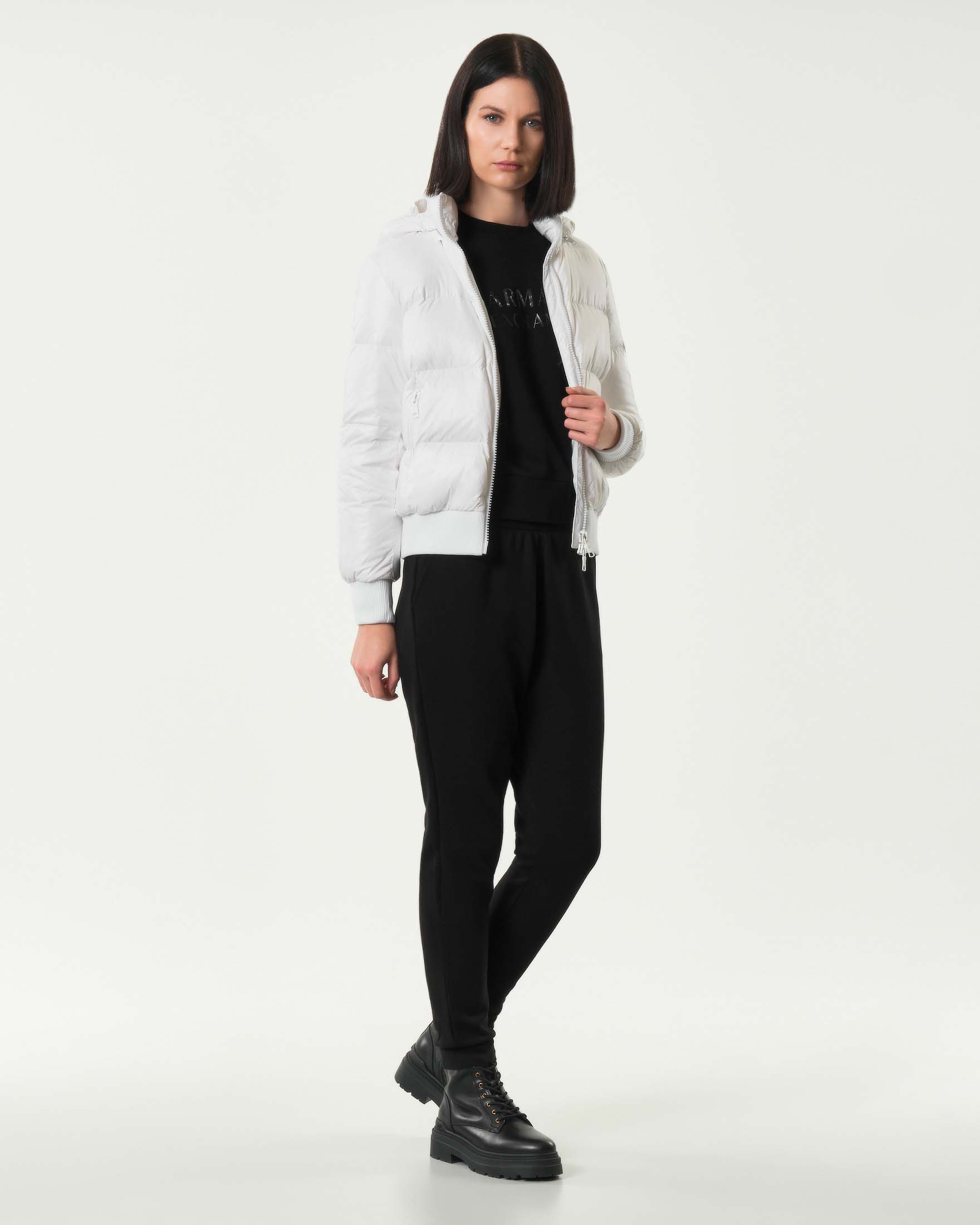 Piumino bianco corto Armani Exchange Icon in tessuto semi lucido con cappuccio rimovibile