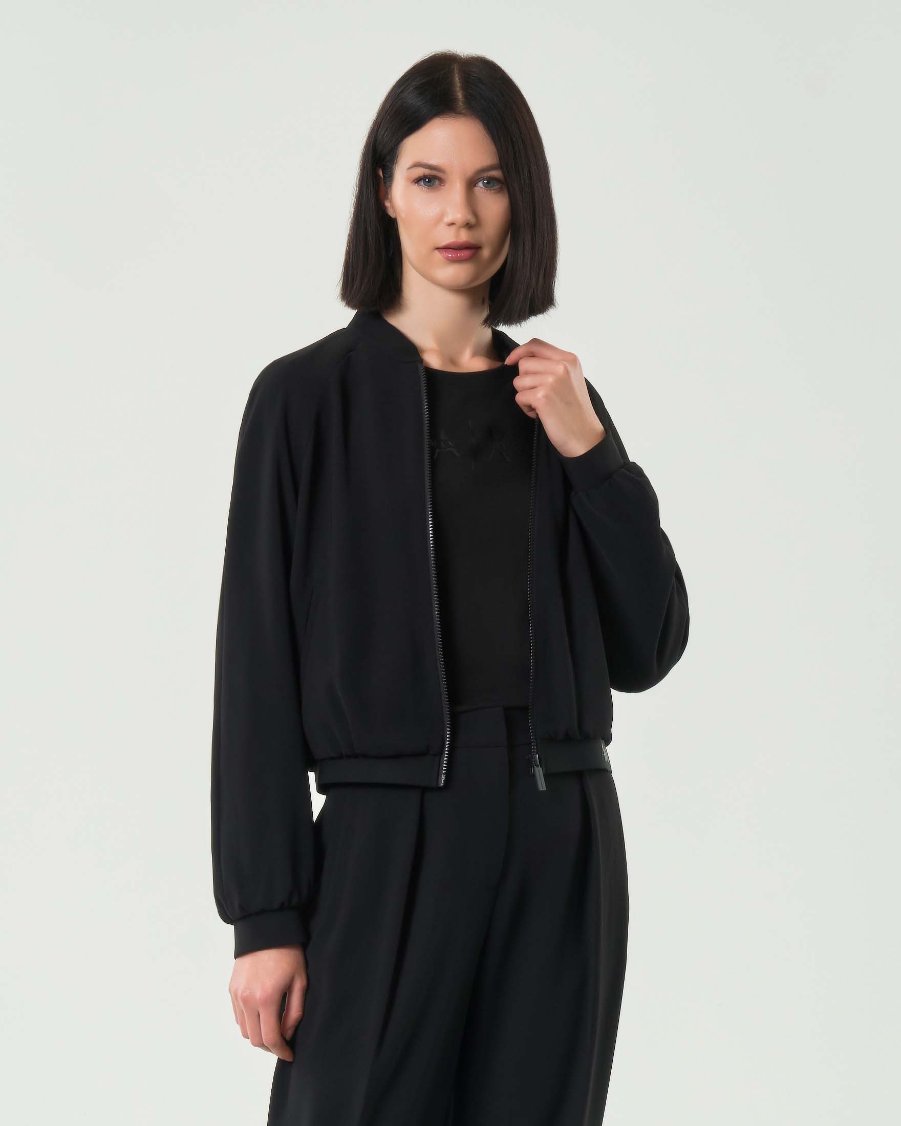 Bomber nero Armani Exchange in tessuto fluido con colletto in piedi e tasche laterali a filetto