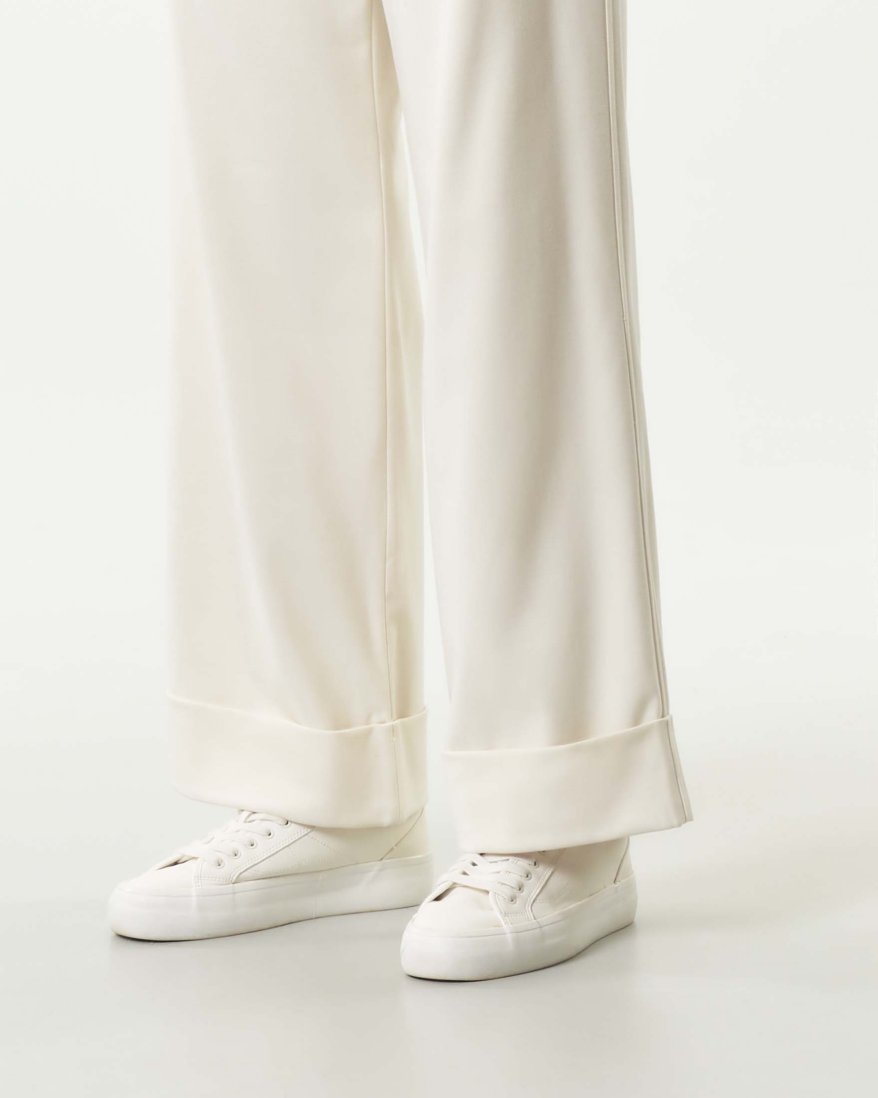 Pantaloni color avorio Armani Exchange in tessuto diagonale con risvolto al fondo image