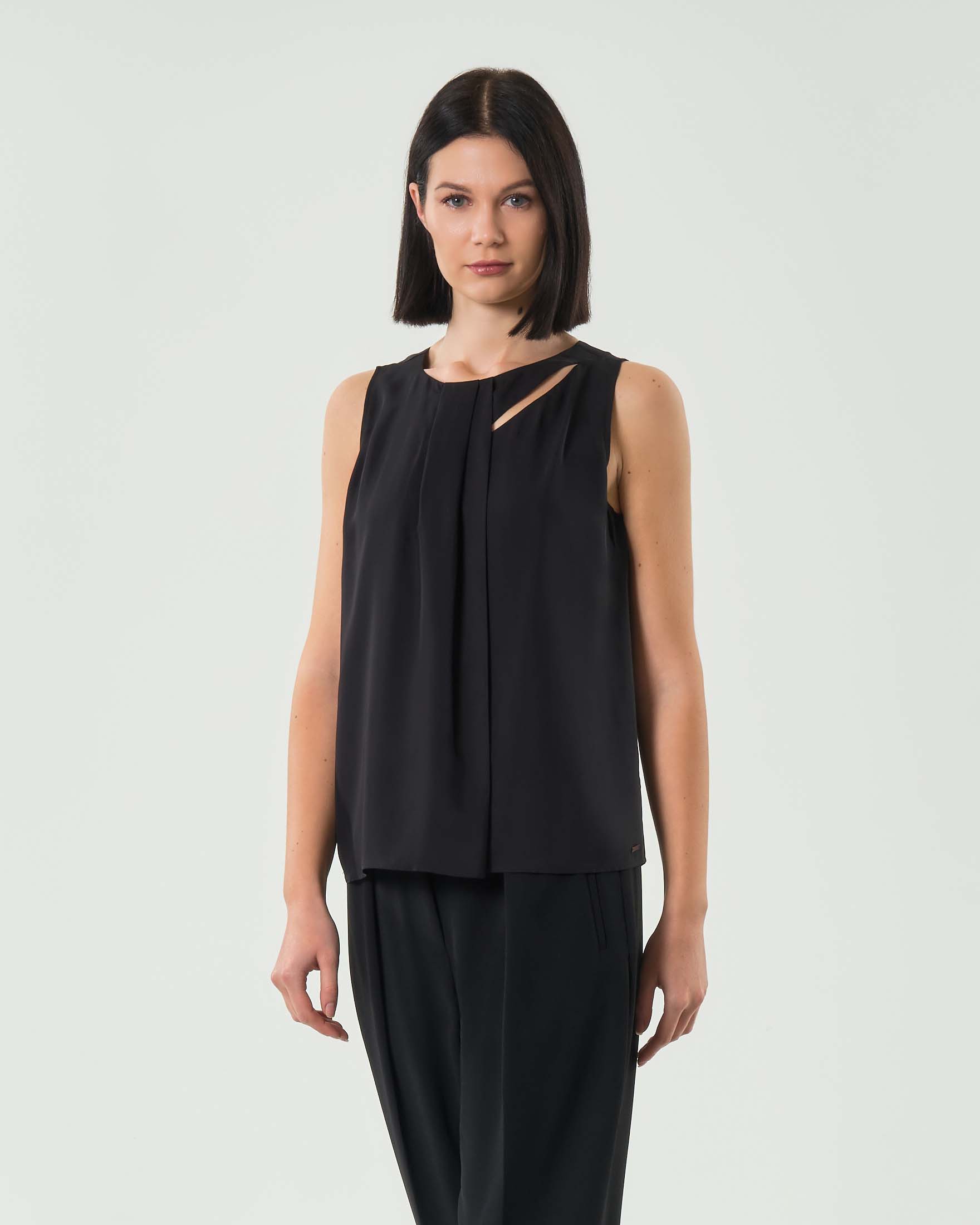 Top nero smanicato in viscosa Armani Exchange con motivo a drappeggio e cut out