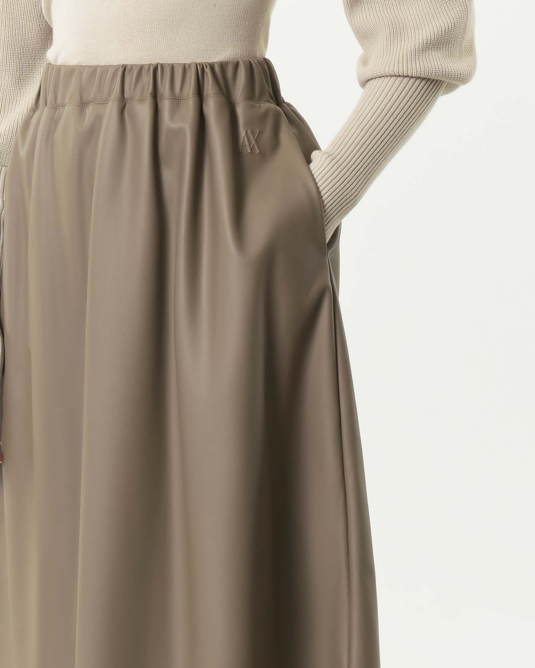 Gonna midi color khaki Armani Exchange in similpelle con elastico in vita image