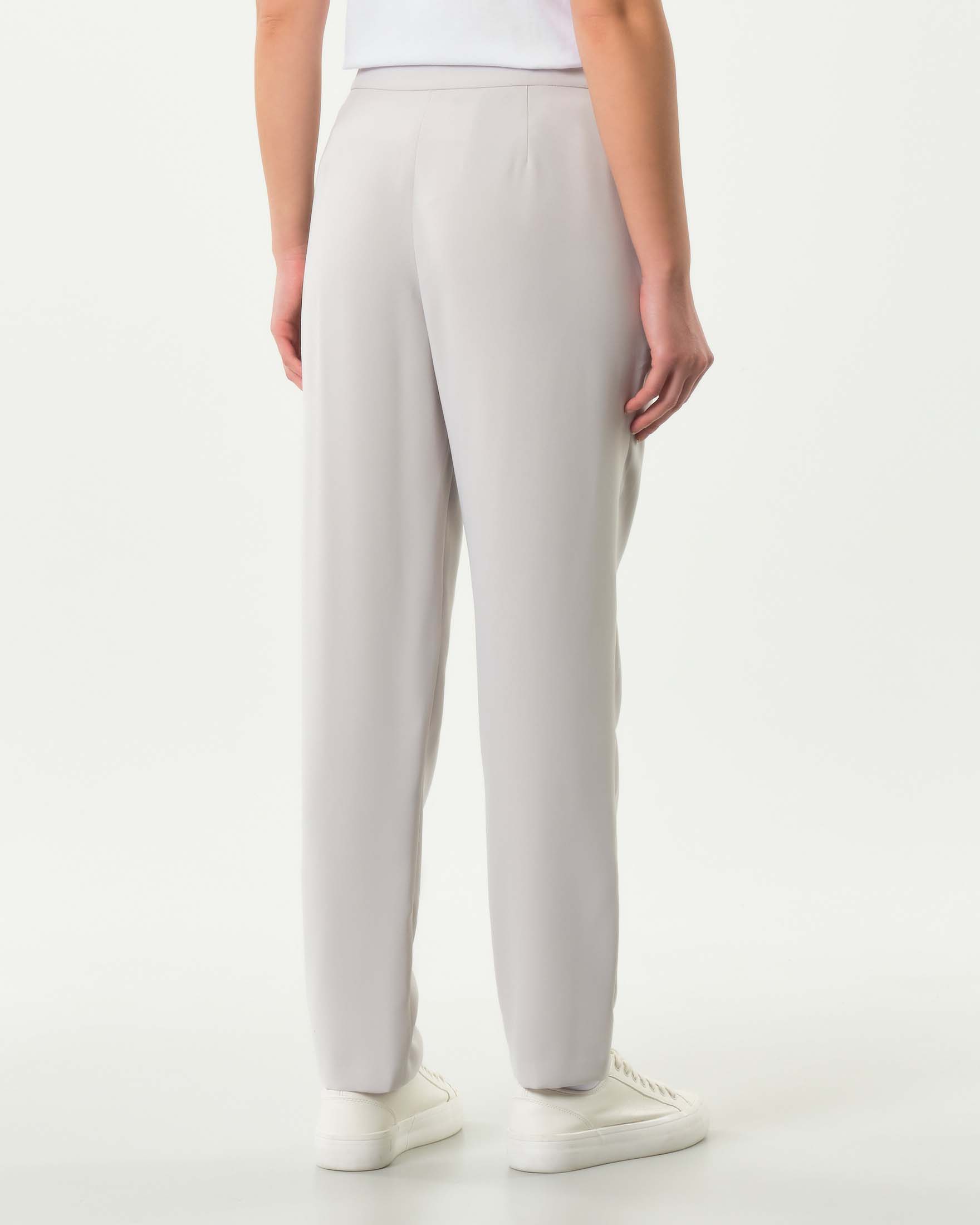 Pantaloni color gesso Armani Exchange in tessuto fluido con pinces in vita