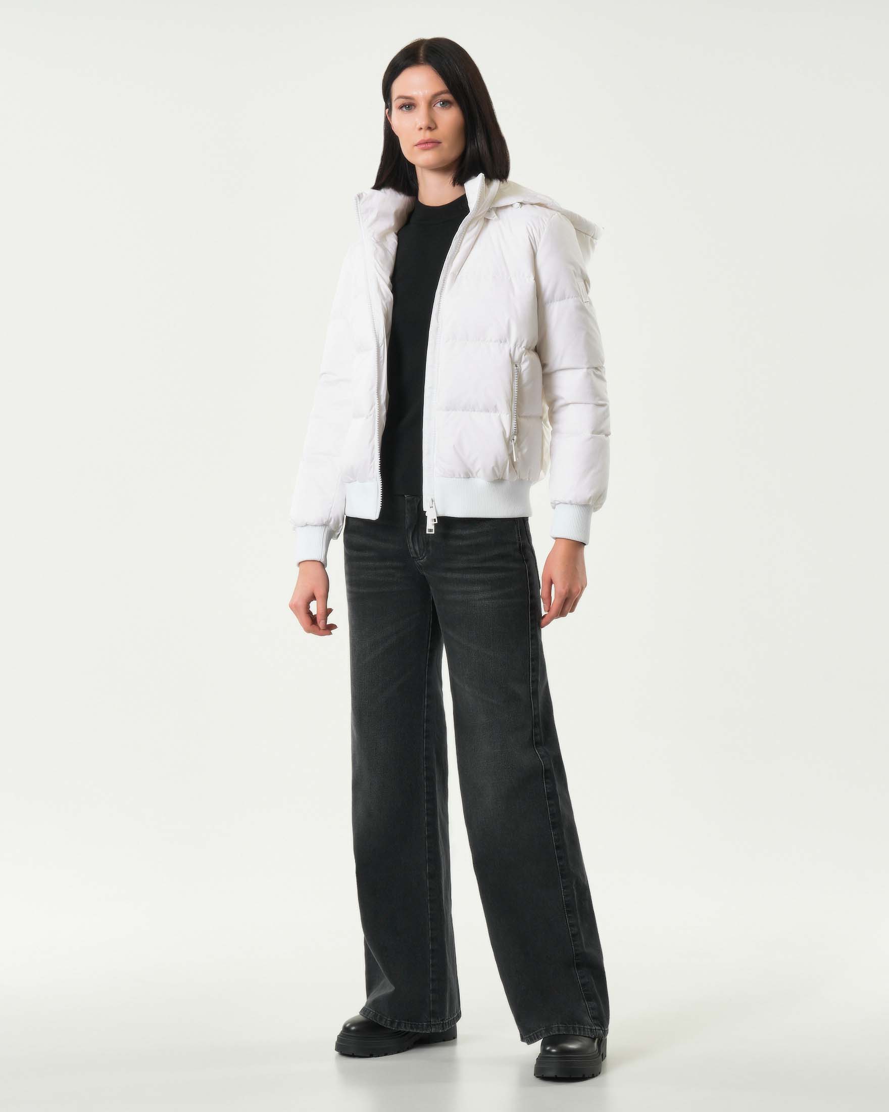 Piumino corto bianco Armani Exchange in tessuto opaco con cappuccio rimovibile e imbottitura in piuma