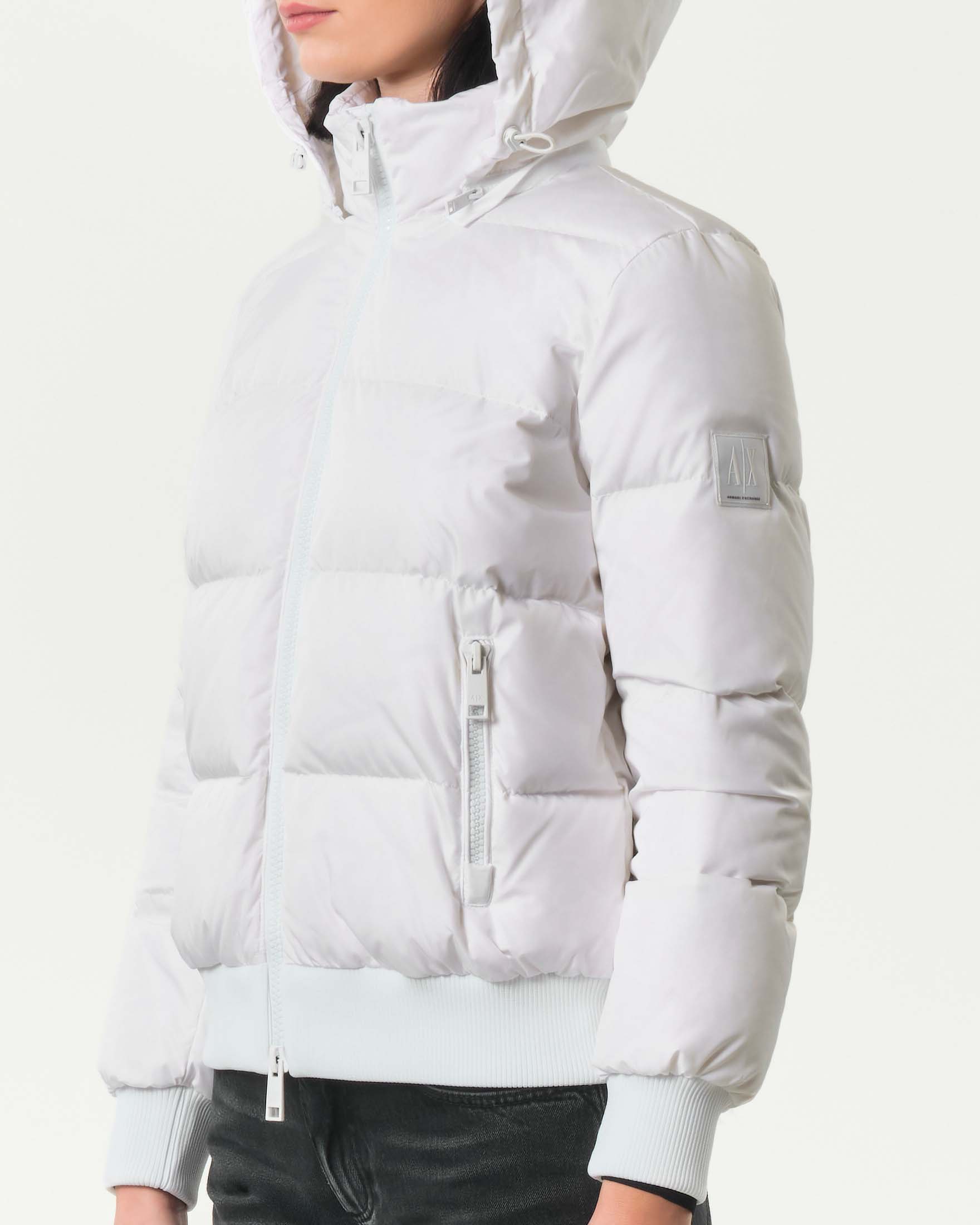 Piumino corto bianco Armani Exchange in tessuto opaco con cappuccio rimovibile e imbottitura in piuma image