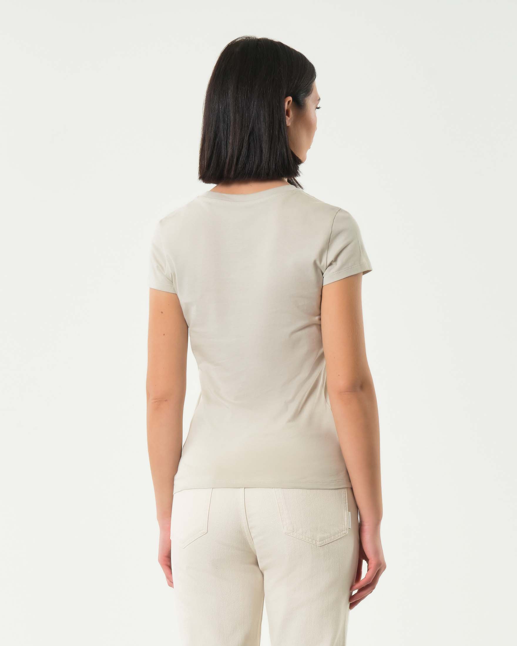 T-shirt color gesso Armani Exchange in cotone con logo in paillettes reversibili nel color argento image