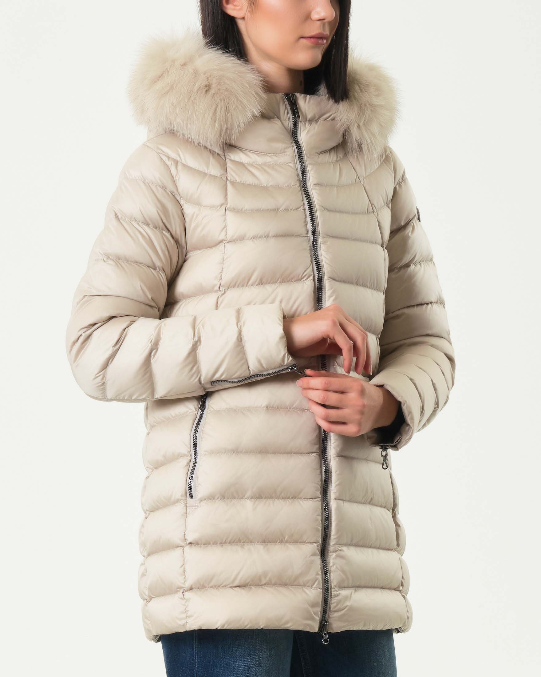 Piumino color gesso Colmar Originals con bordatura in pelliccia di volpe sul cappuccio image