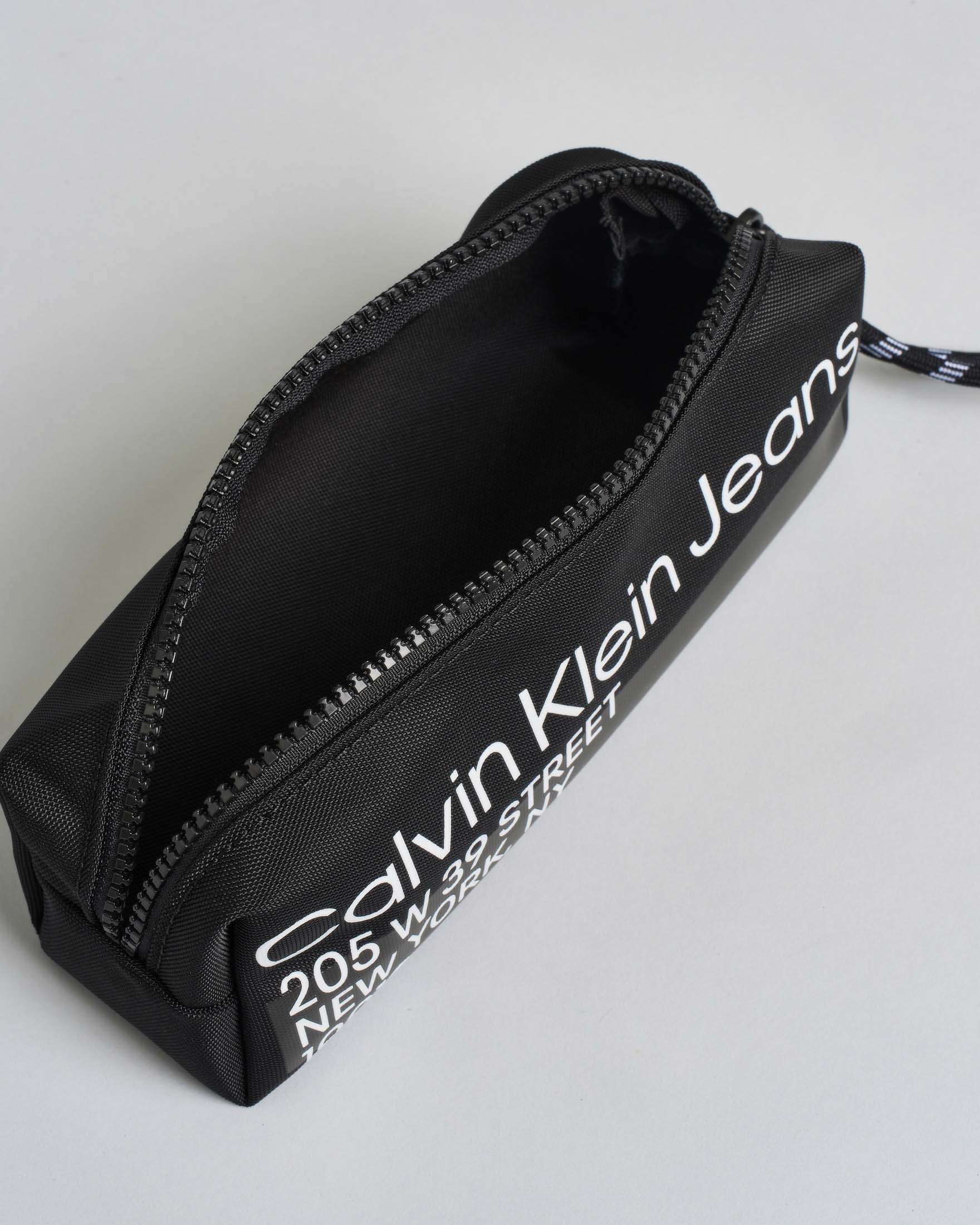 Astuccio Calvin Klein nero con scritte bianche image