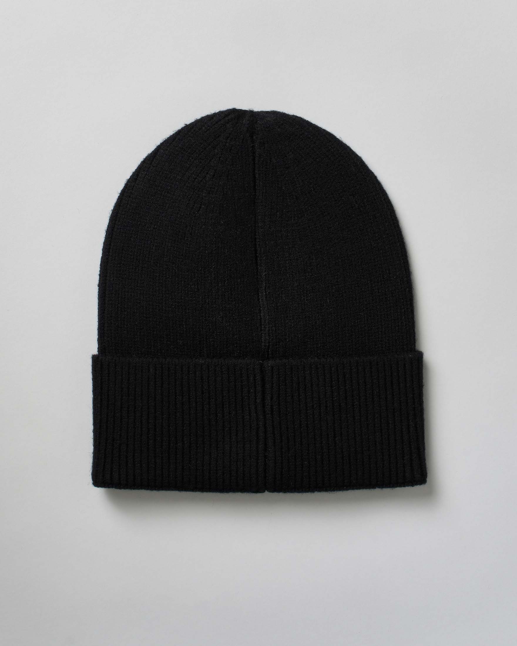 Berretto Twinset nero con risvolto e scritta logo bianca image