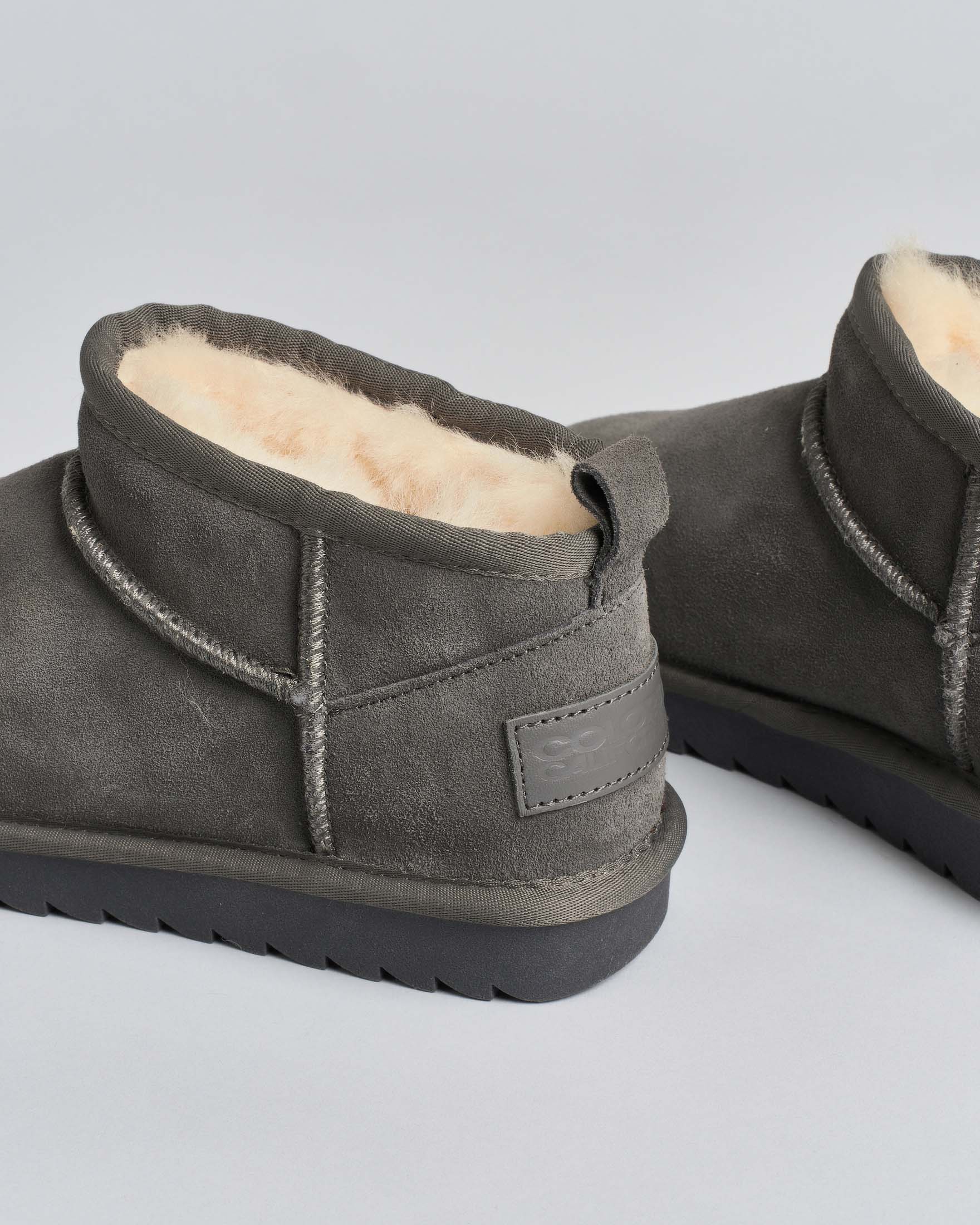 Stivaletto ultra basso grigio Colors of California in pelle scamosciata con fodera interna in montone tono su tono image