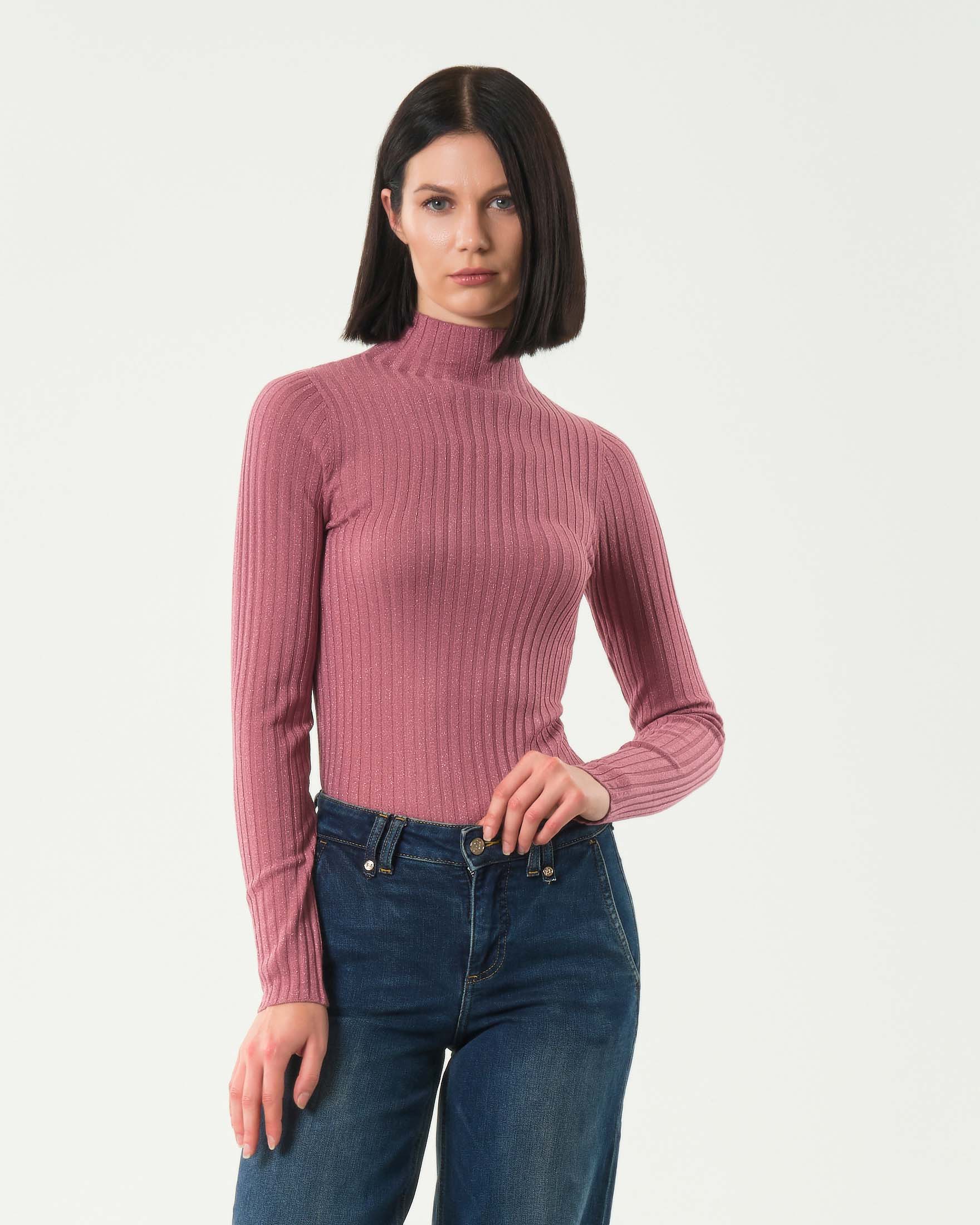 Maglia rosa a collo alto Liu Jo in misto viscosa a coste con inserti in lurex
