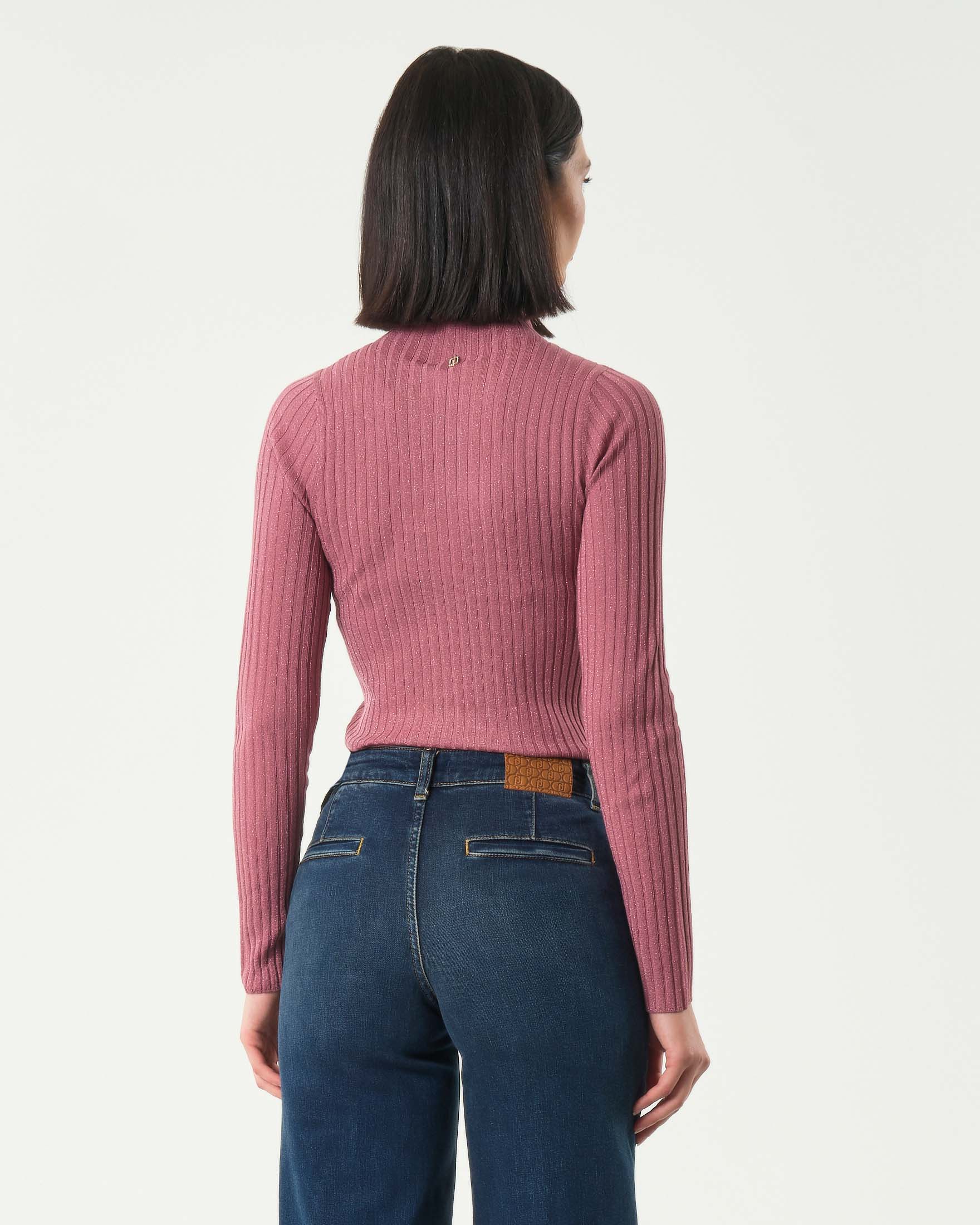 Maglia rosa a collo alto Liu Jo in misto viscosa a coste con inserti in lurex image