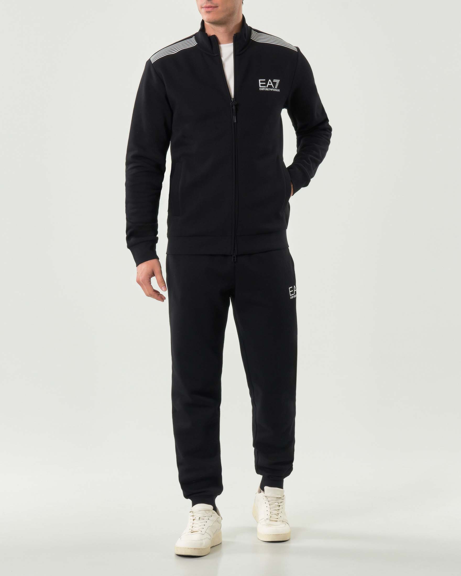 Tuta EA7 nera in tessuto tecnico di misto cotone con dettaglio a sette righe e logo stampato