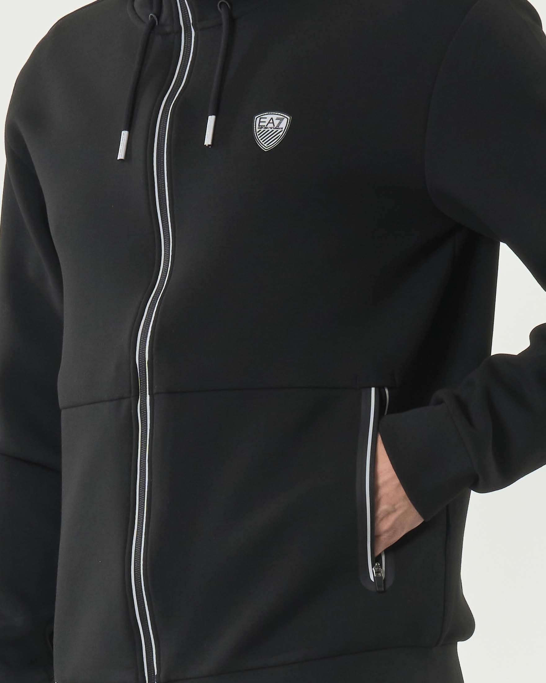 Felpa con cappuccio e zip EA7 nera in misto viscosa con logo applicato image