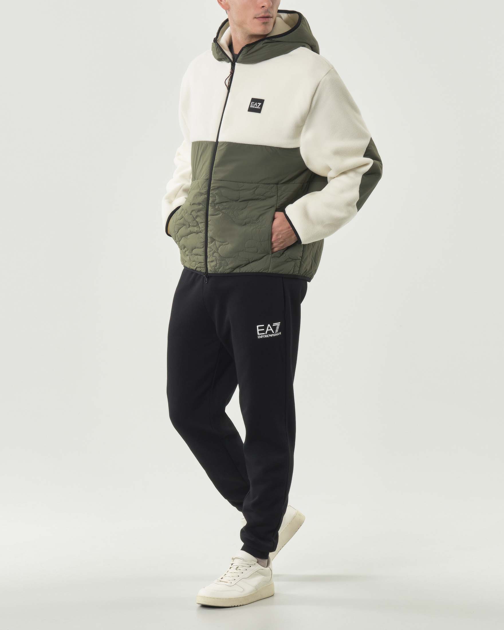 Felpa EA7 panna e verde militare in pile e inserti in nylon con cappuccio e chiusura zip
