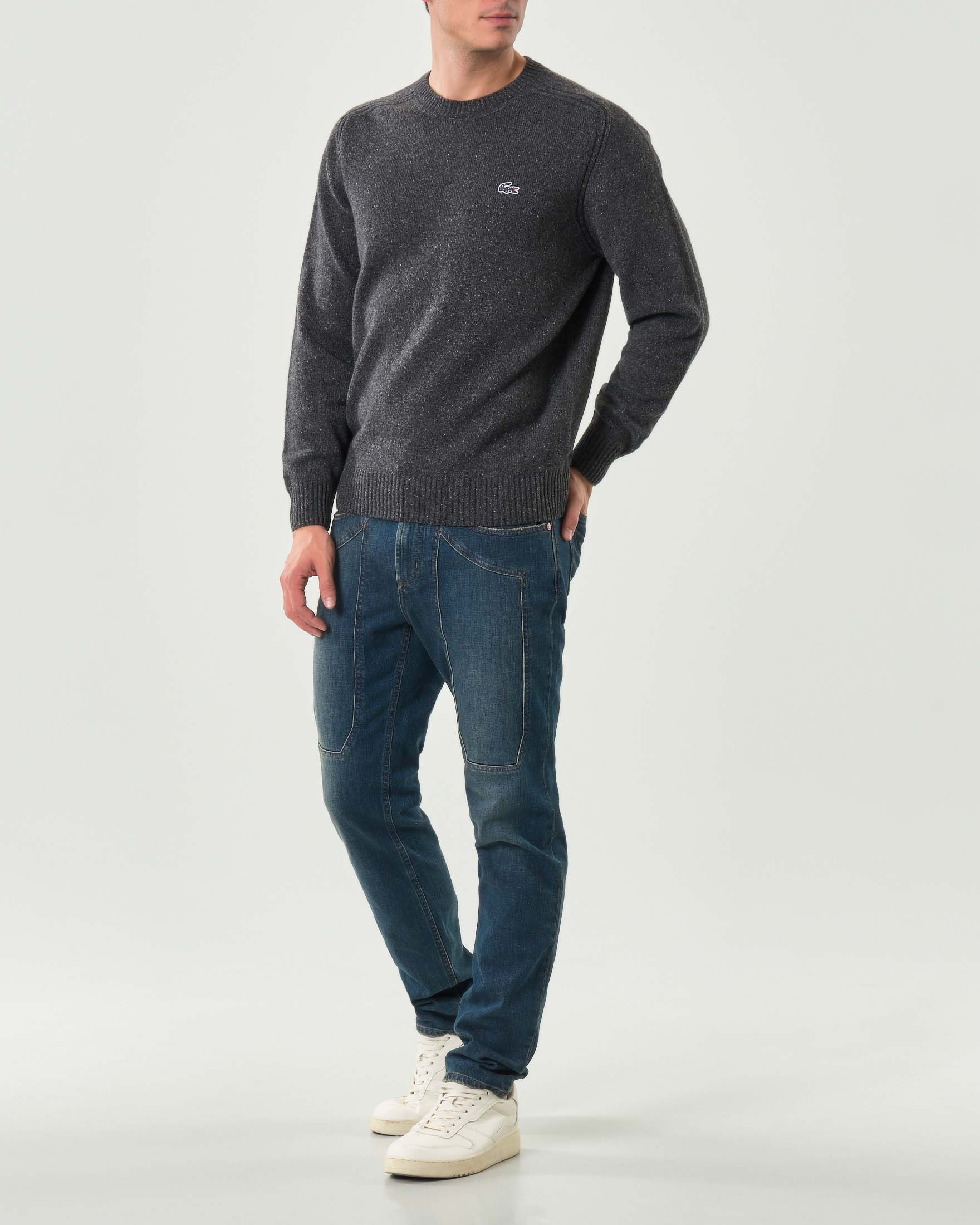 Maglione girocollo Lacoste grigio antracite in filato di misto lana e seta bottonato