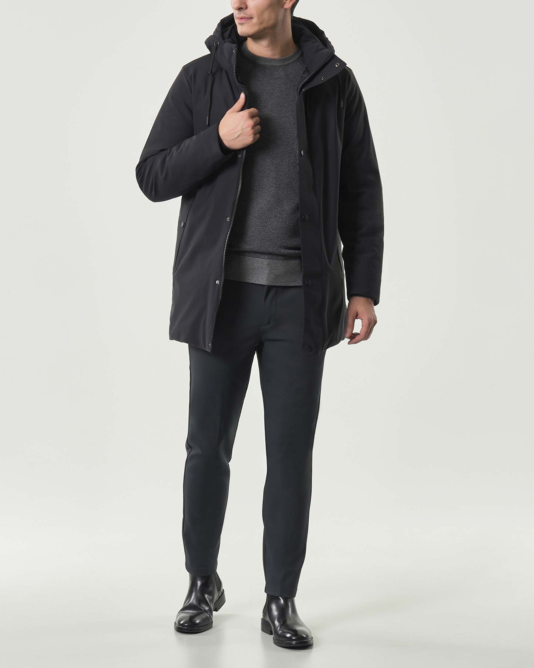 Parka nero in tessuto tecnico con cappuccio
