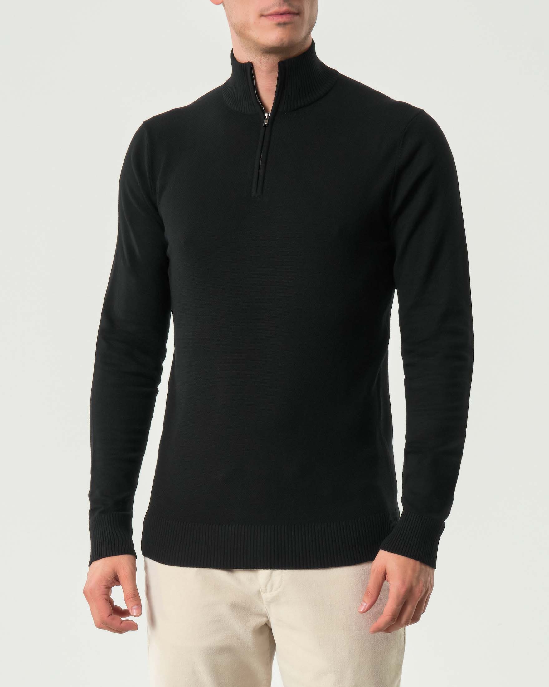 Maglia Paul Baker nera in viscosa con collo alto e apertura a mezza zip