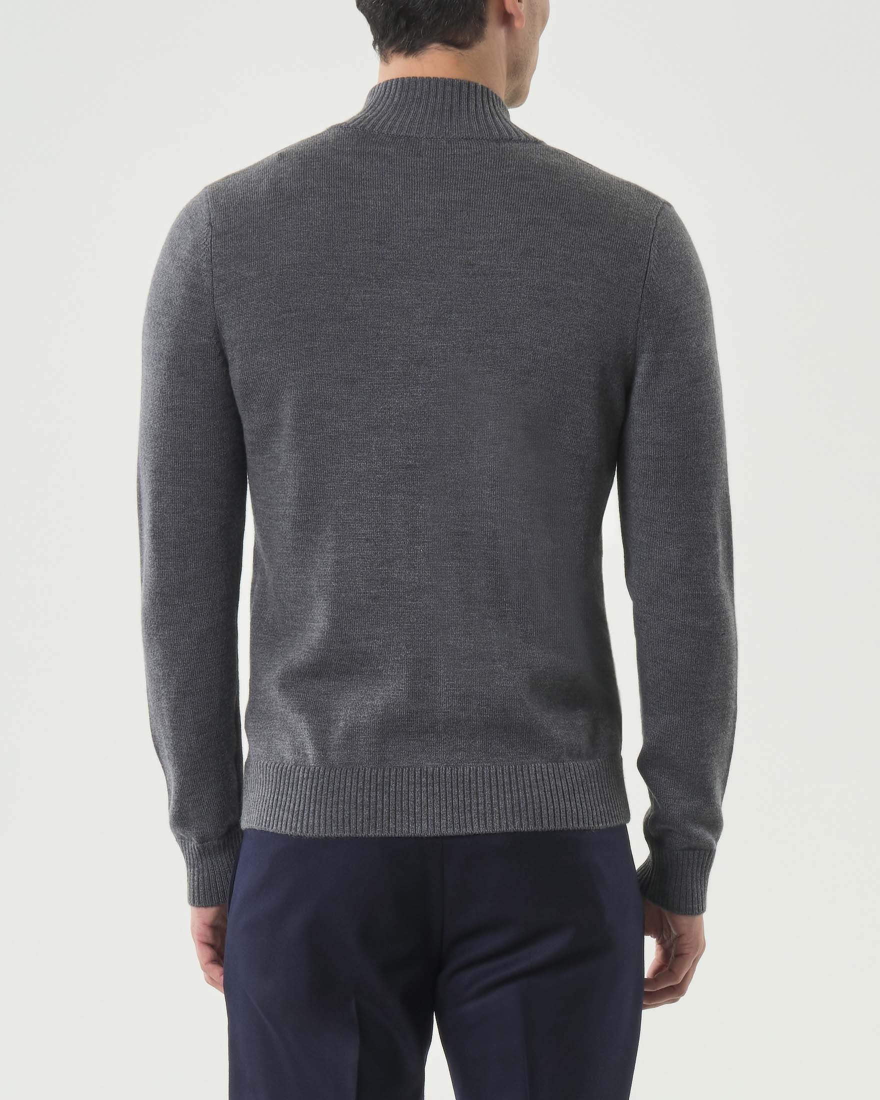 Cardigan Pellizzari grigio in maglia finezza 7 di pura lana merino con tasche frontali e collo alto