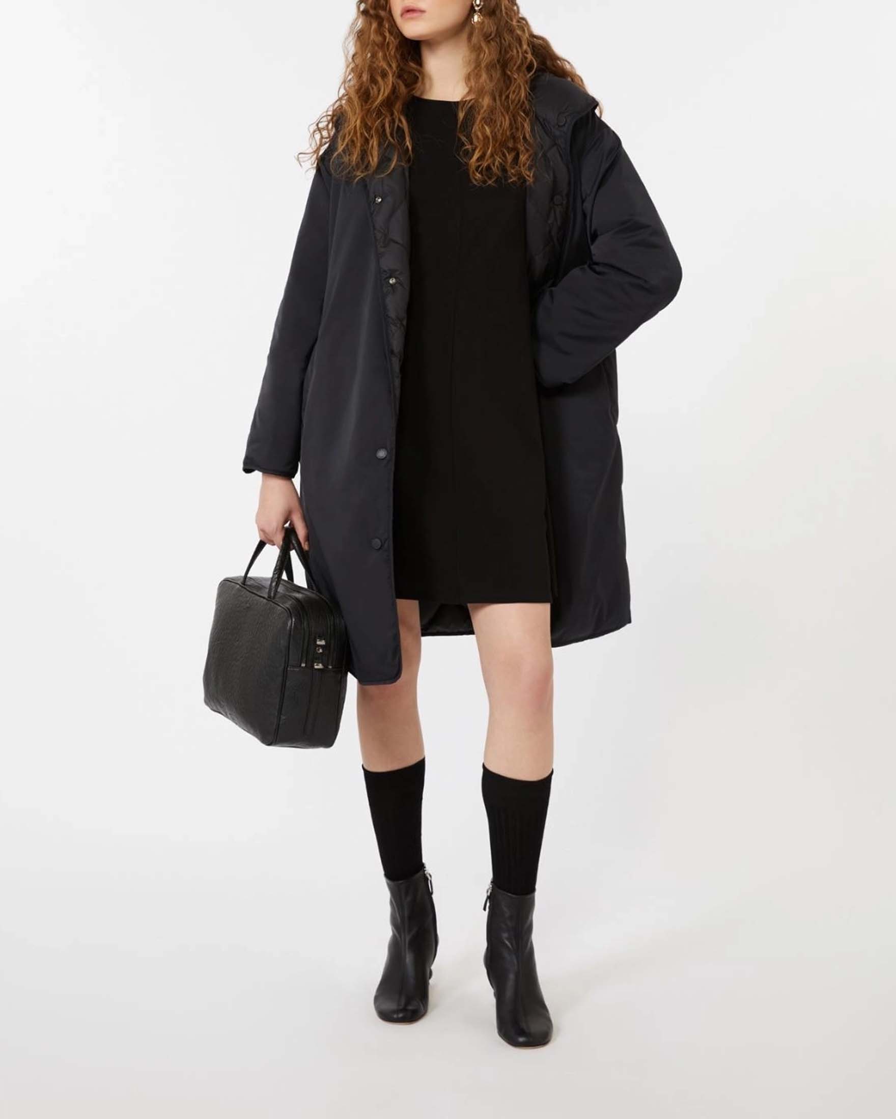 Piumino nero midi Weekend Max Mara in tessuto antigoccia reversibile con cappuccio