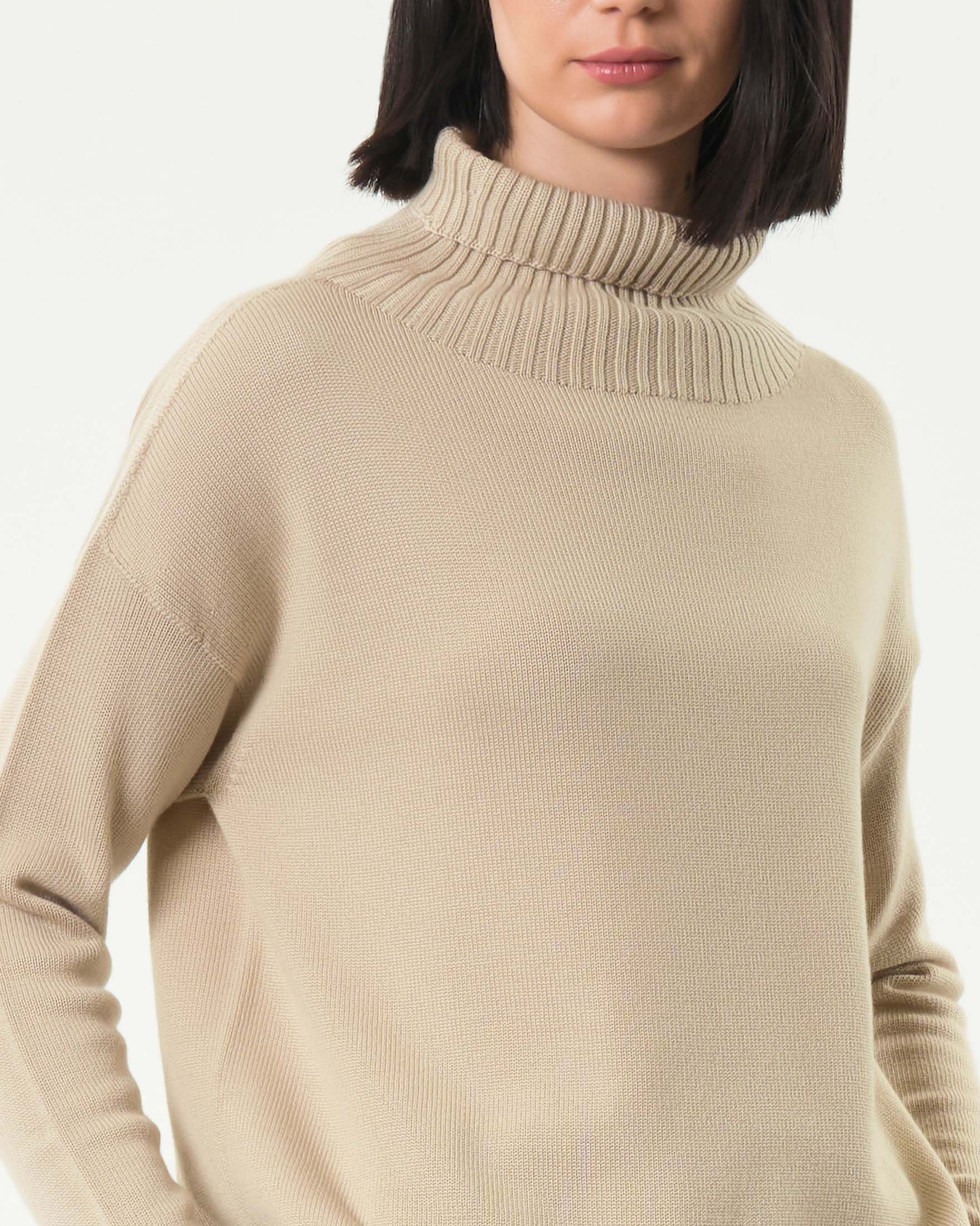 Maglia beige MM Max Mara a collo alto in pura lana vergine con collo a cratere a coste image