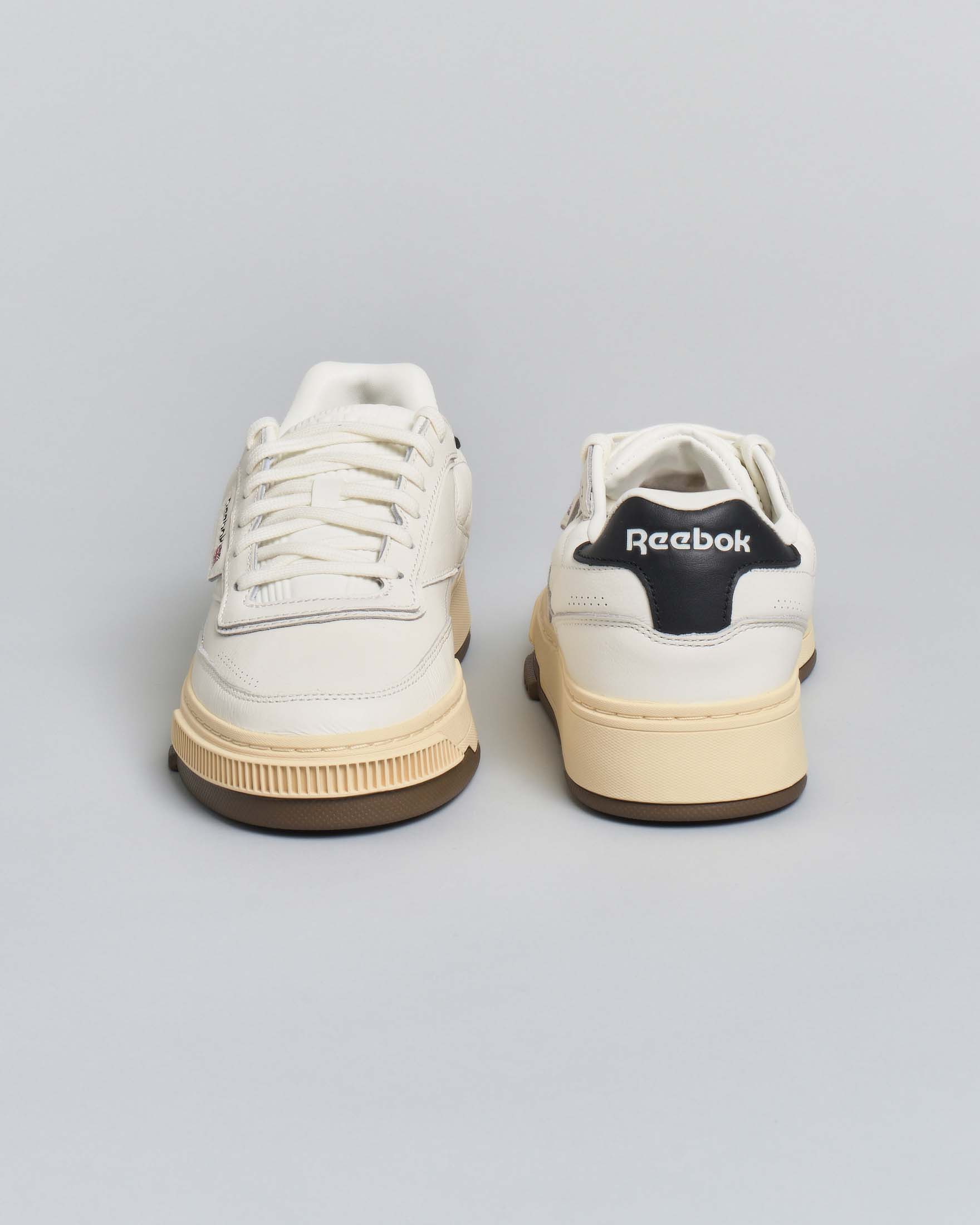 Sneakers Reebok Club C in pelle bianca con tallone nero
